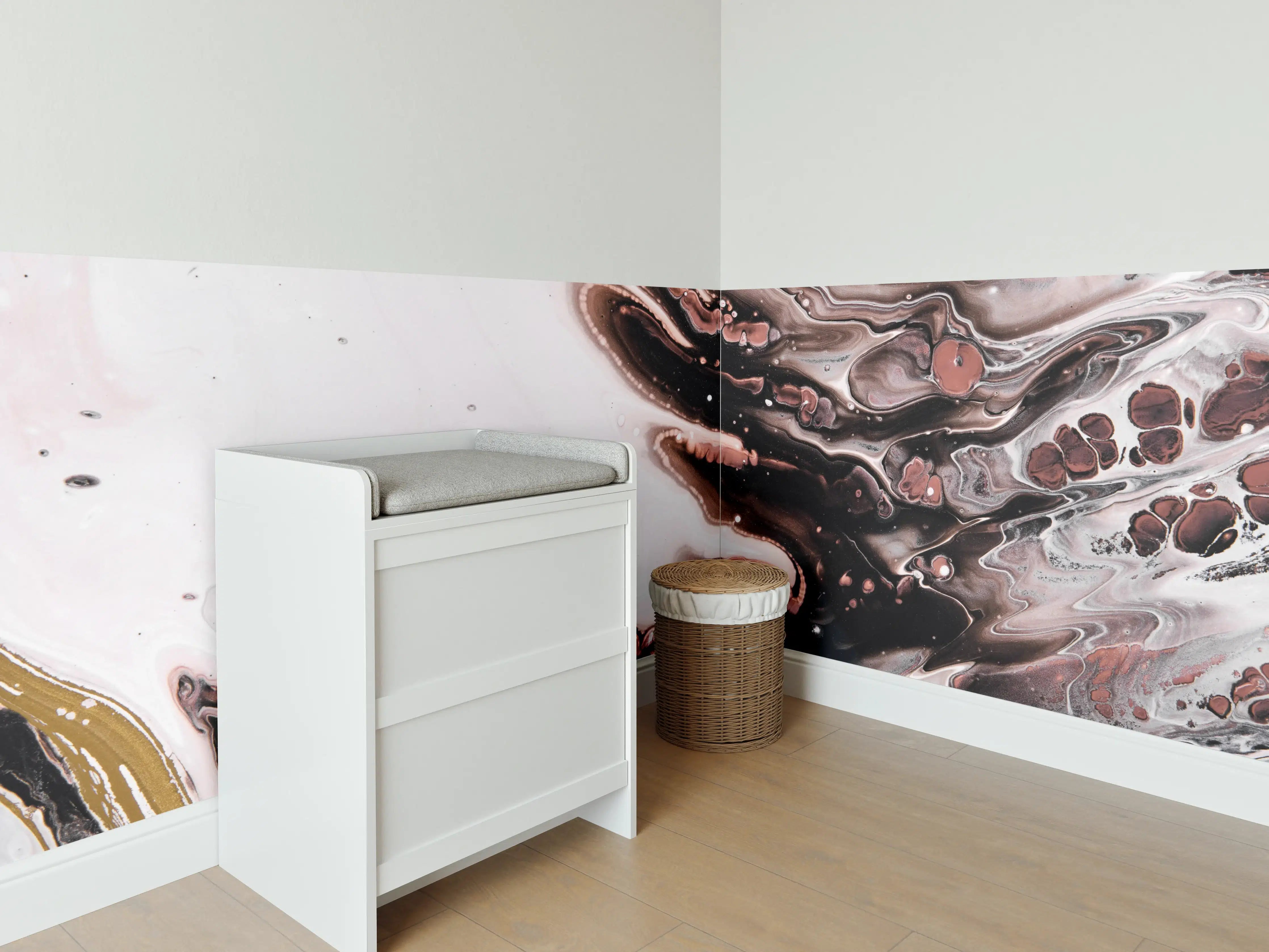 Babyzimmer Wandgestaltung - Acryl Flüssigkunst - Dunkle Farben