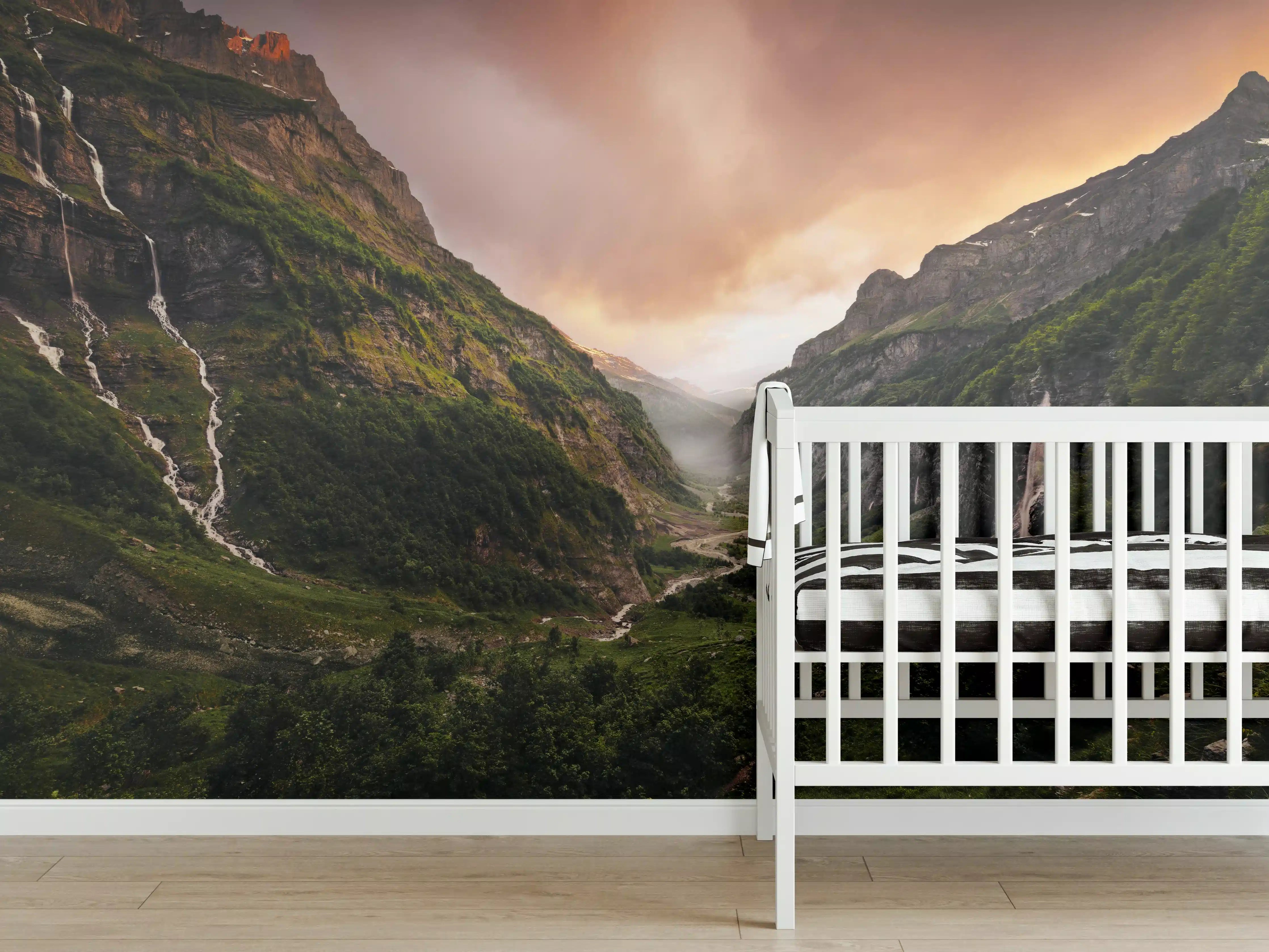 Babyzimmer Wandgestaltung - Alpen Bergsonnenuntergang