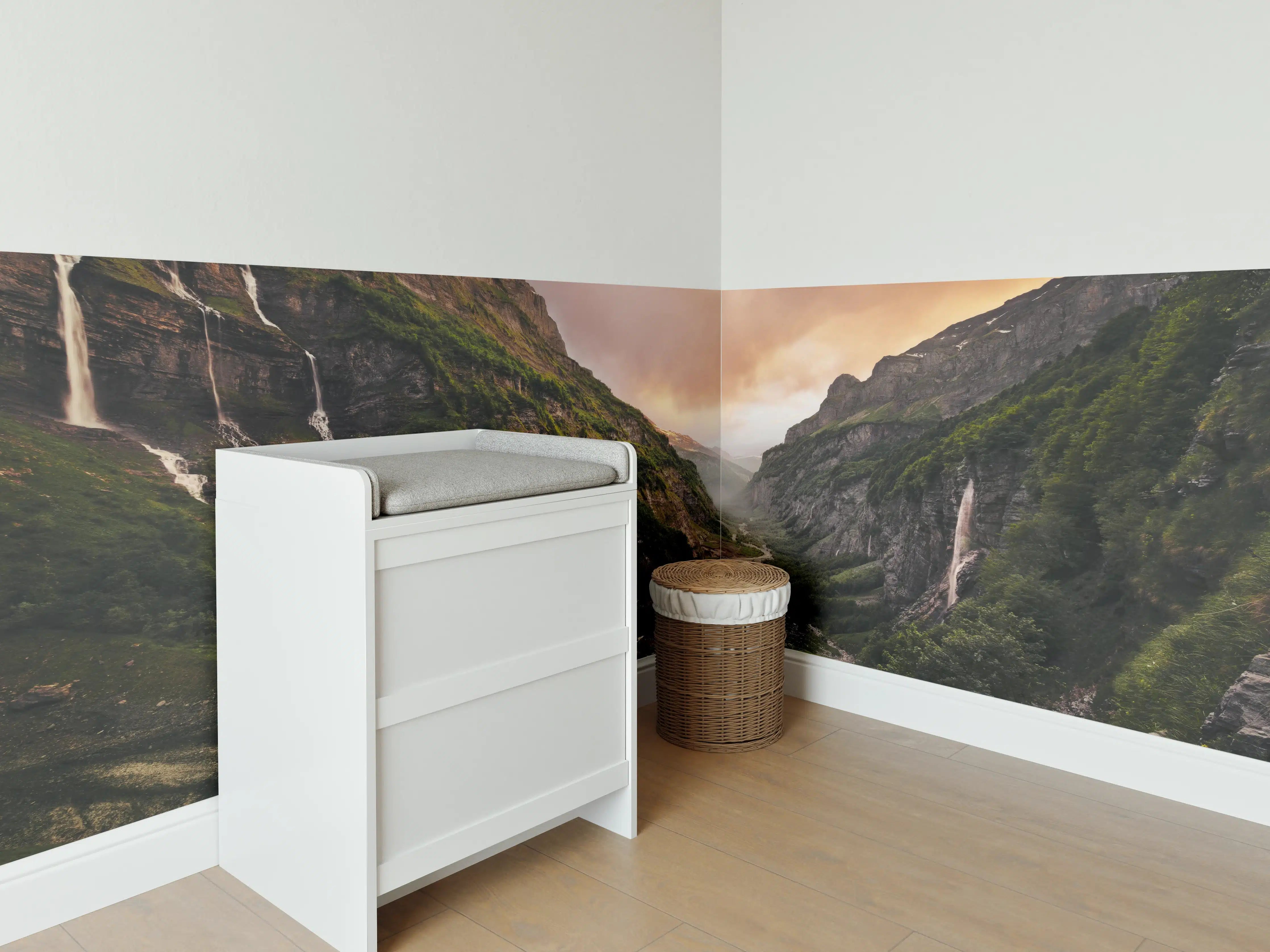 Babyzimmer Wandgestaltung - Alpen Bergsonnenuntergang