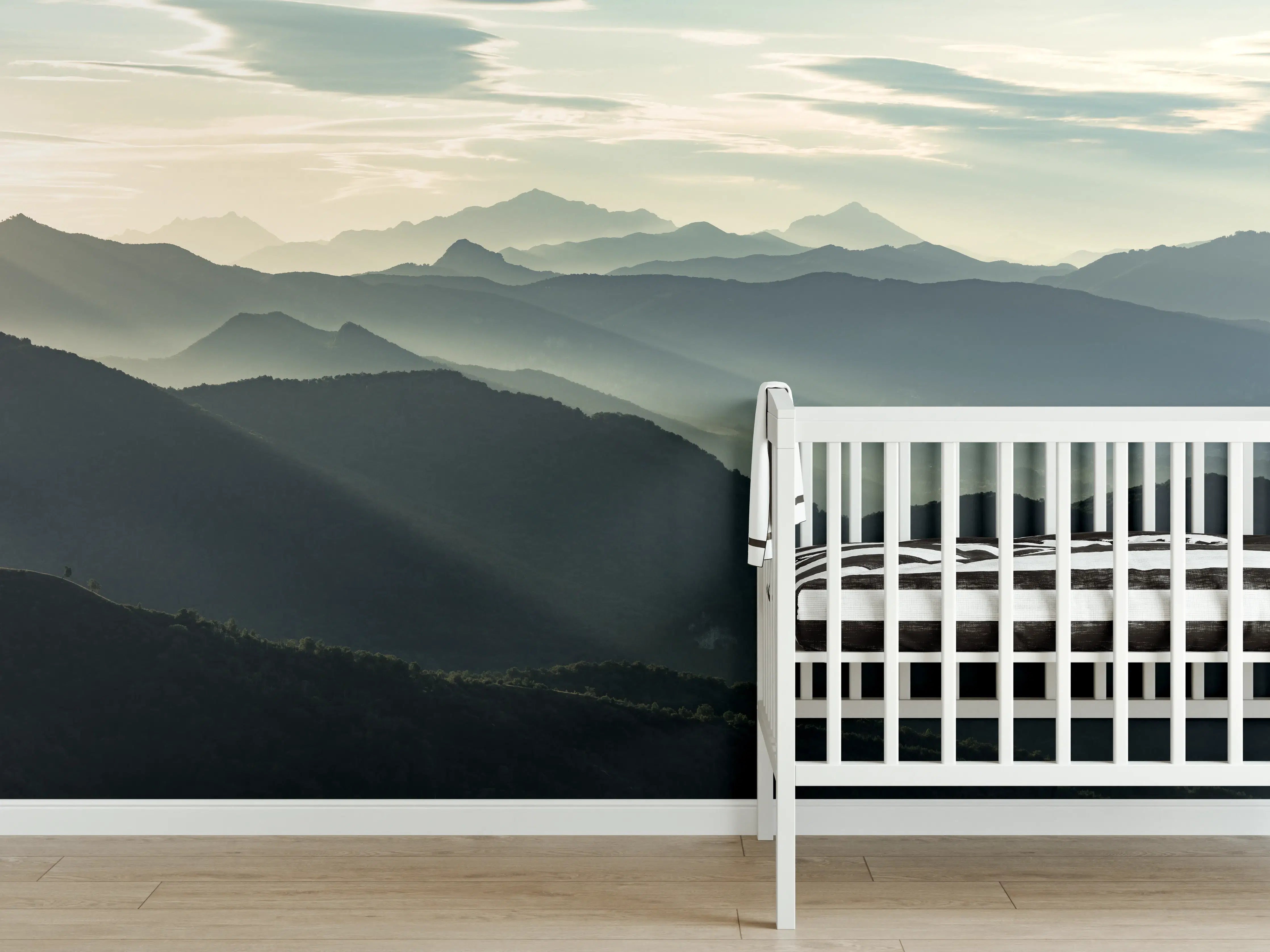 Babyzimmer Wandgestaltung - Alpen Morgenlicht Silhouetten