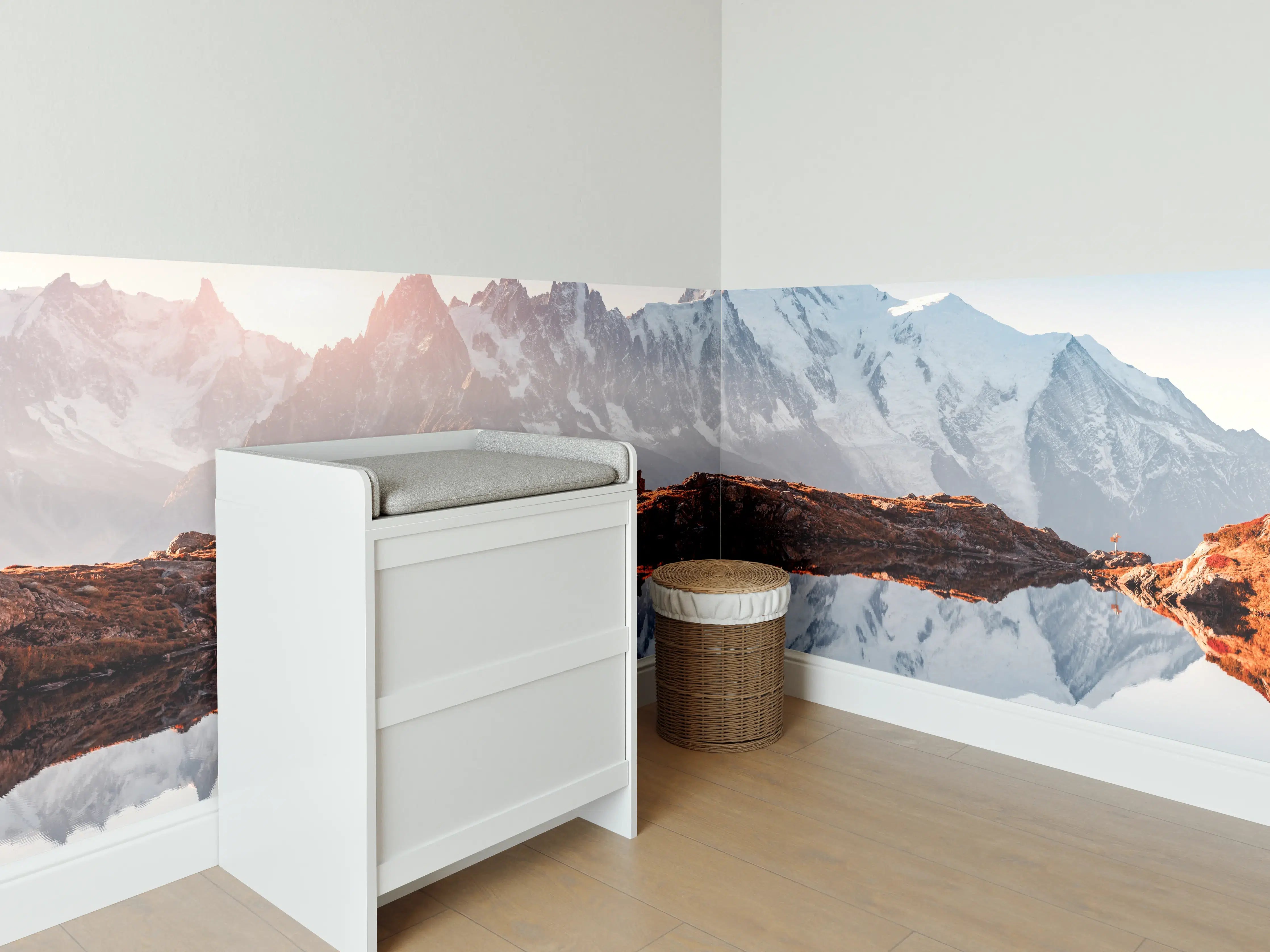 Babyzimmer Wandgestaltung - Alpen Panorama am Lac Blanc