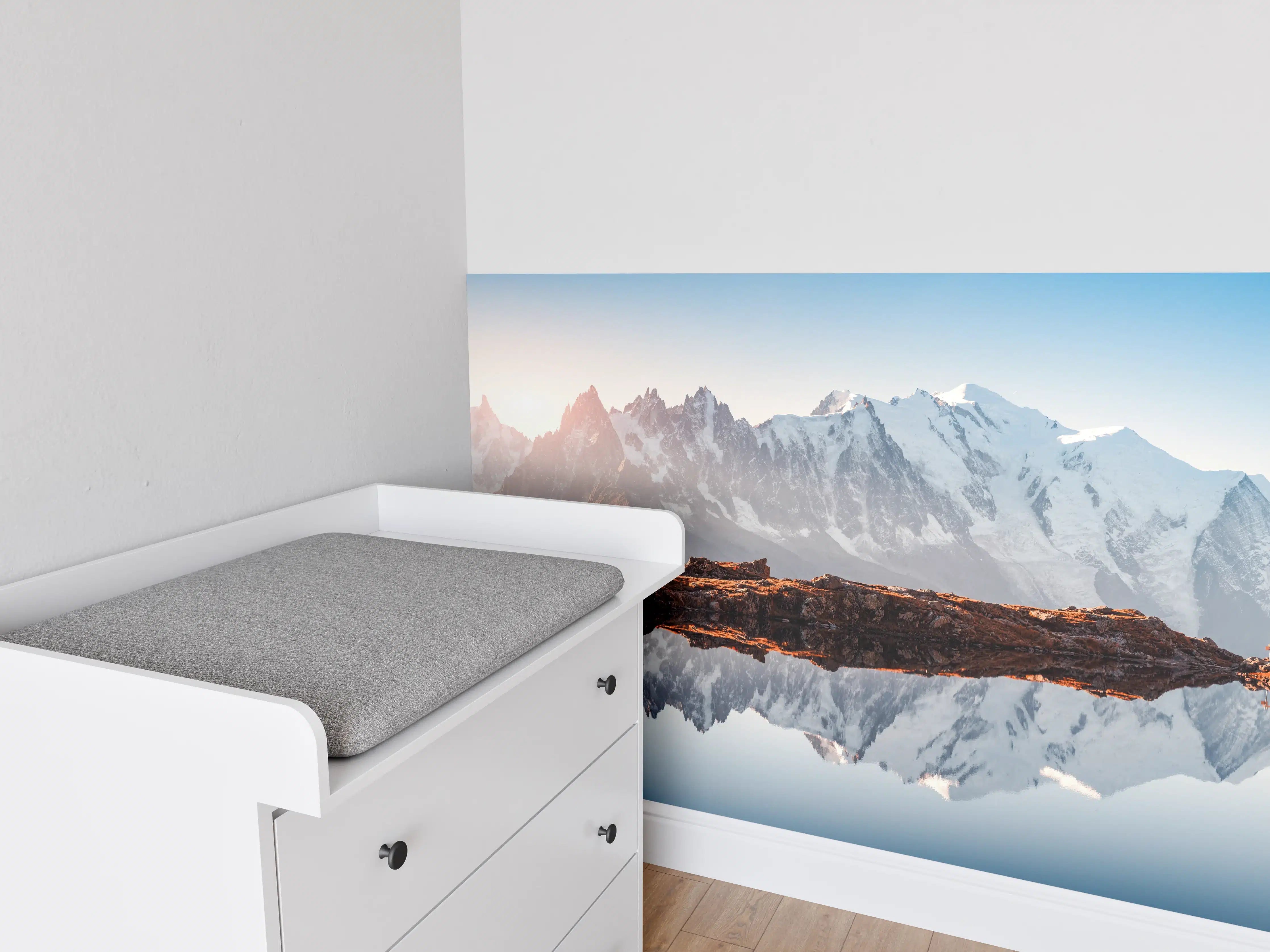 Babyzimmer Wandgestaltung - Alpen Panorama am Lac Blanc