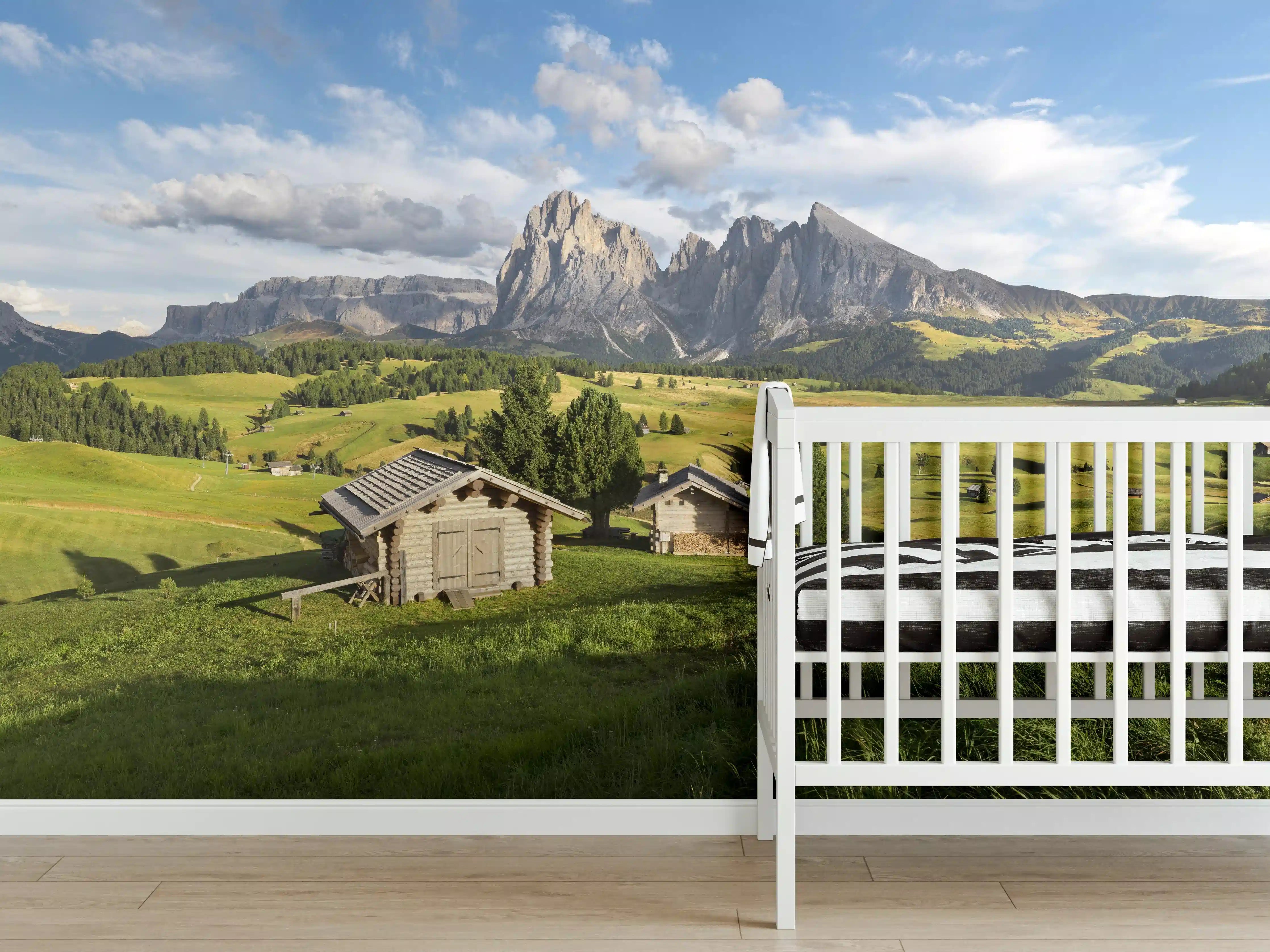 Babyzimmer Wandgestaltung - Alpenidylle mit grünen Wiesen