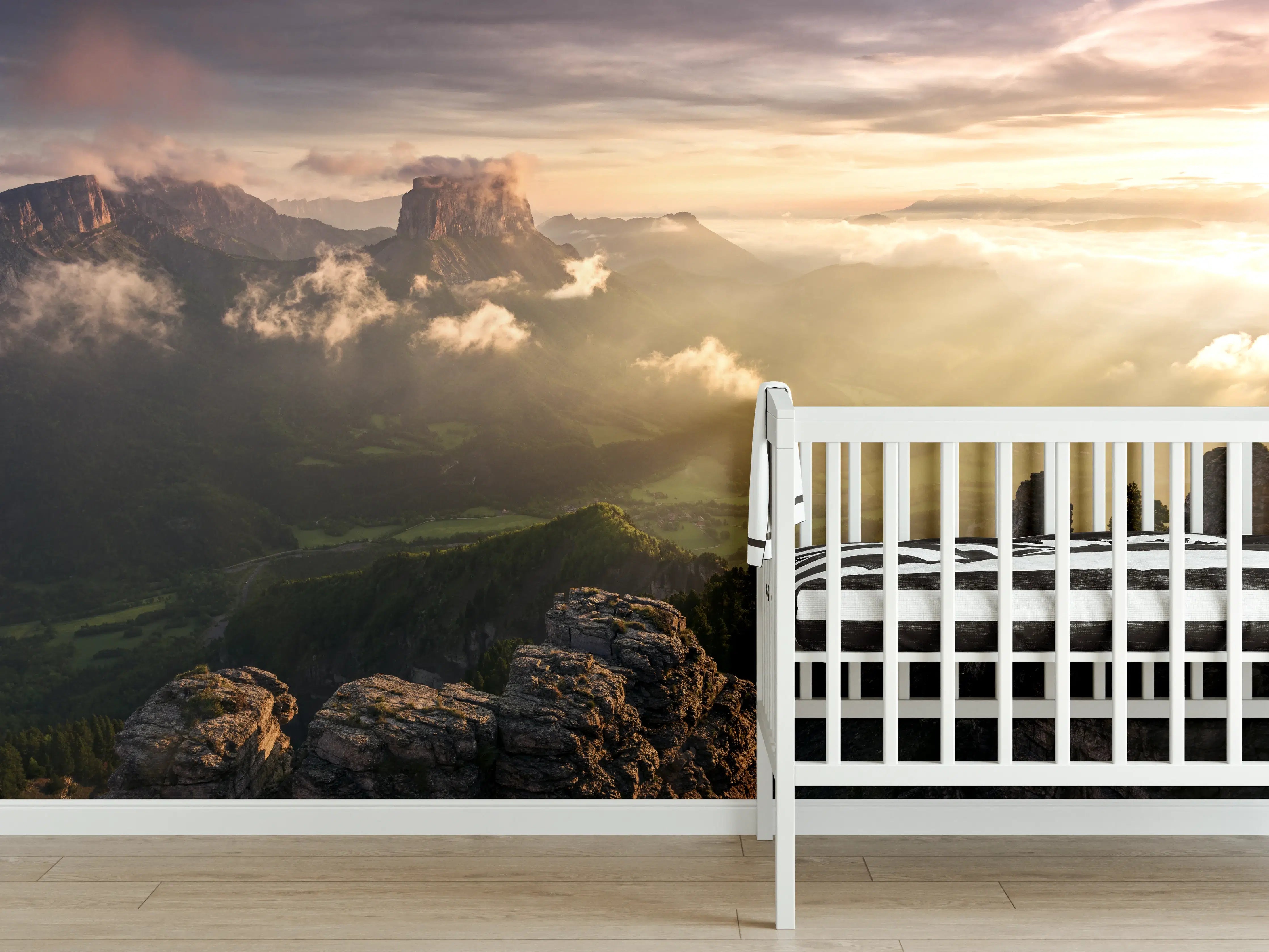 Babyzimmer Wandgestaltung - Alpenlichtspiel bei Morgenröte
