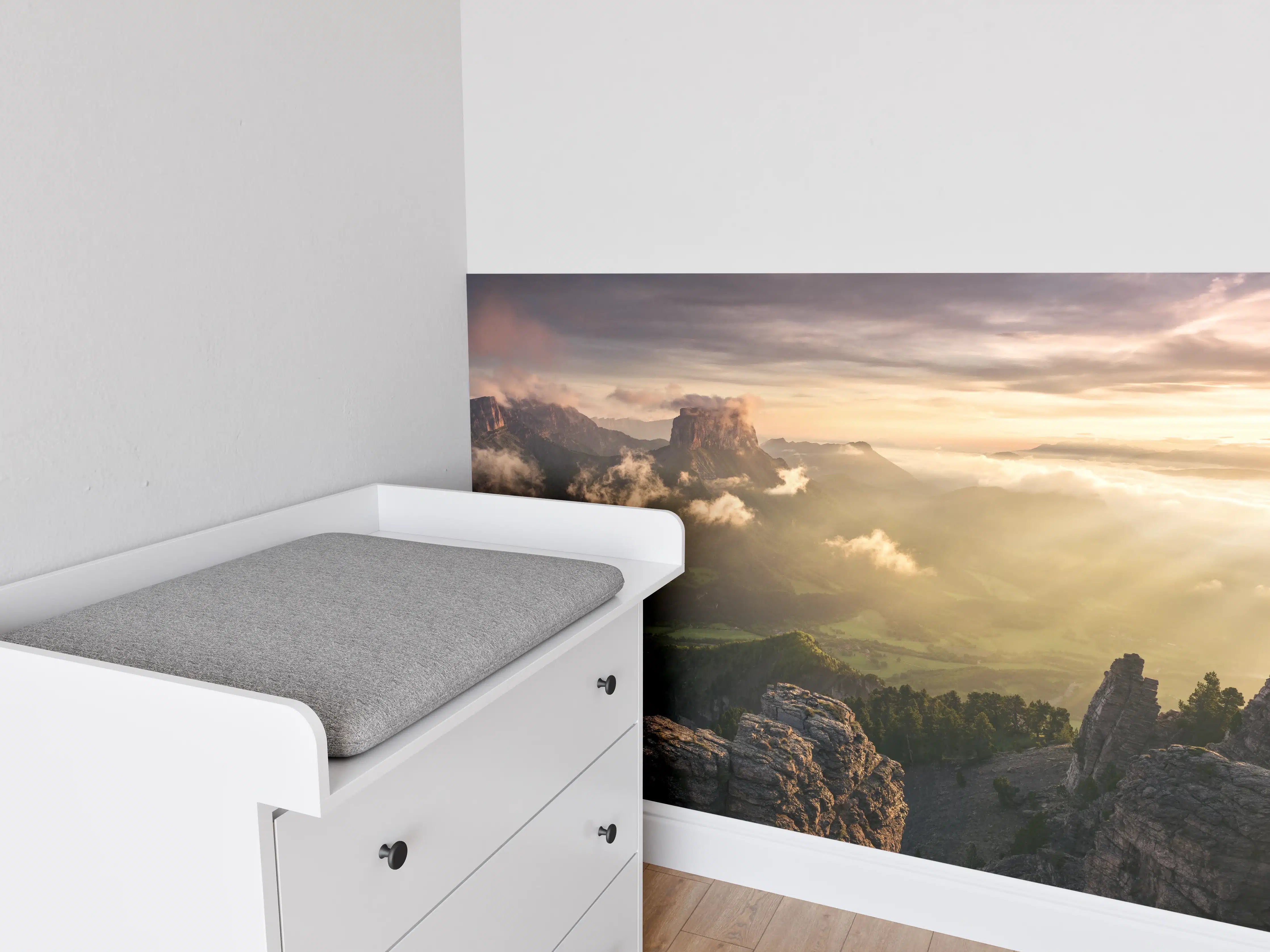 Babyzimmer Wandgestaltung - Alpenlichtspiel bei Morgenröte