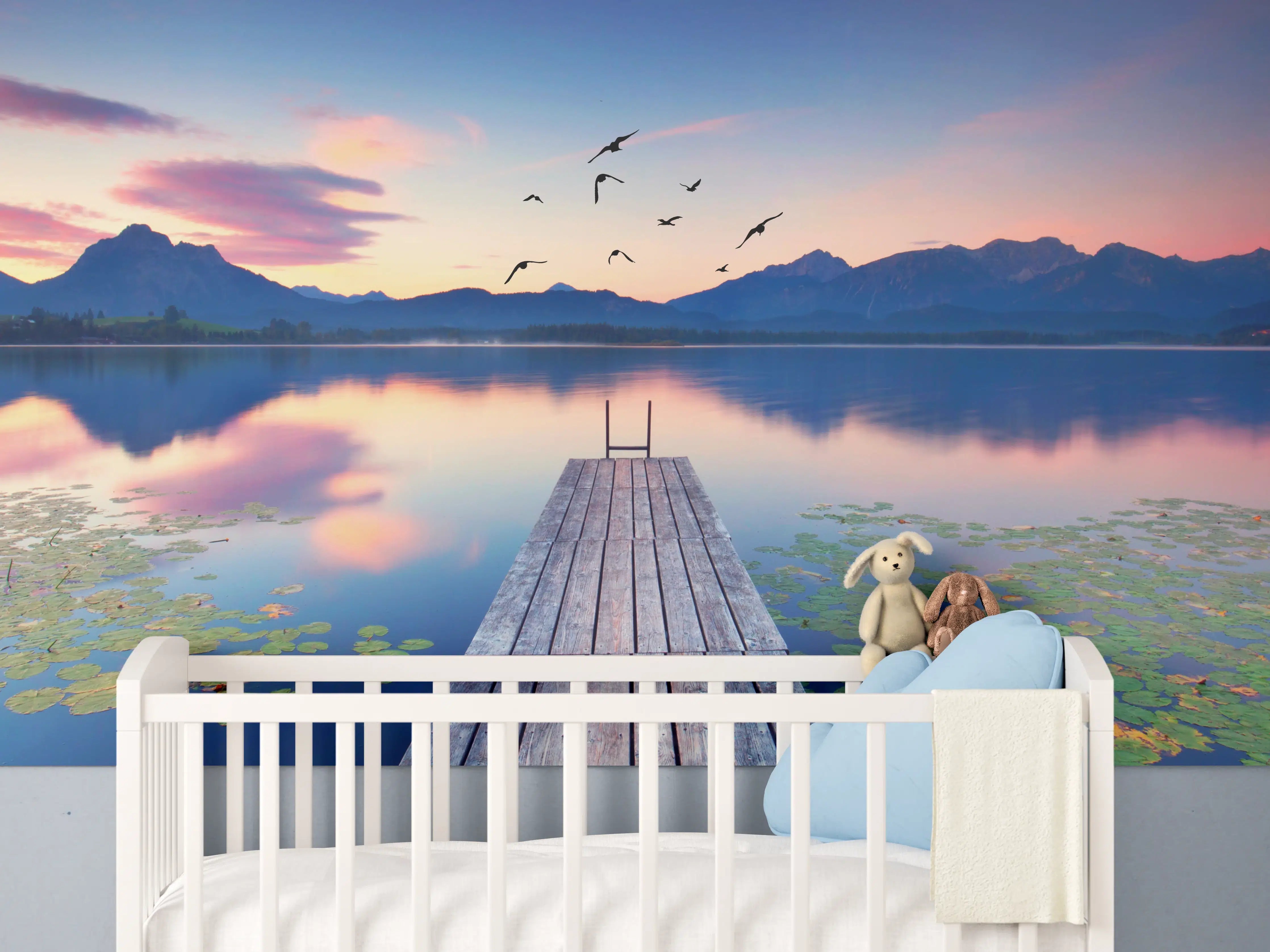 Babyzimmer Wandgestaltung - Alpensee mit Seerosen