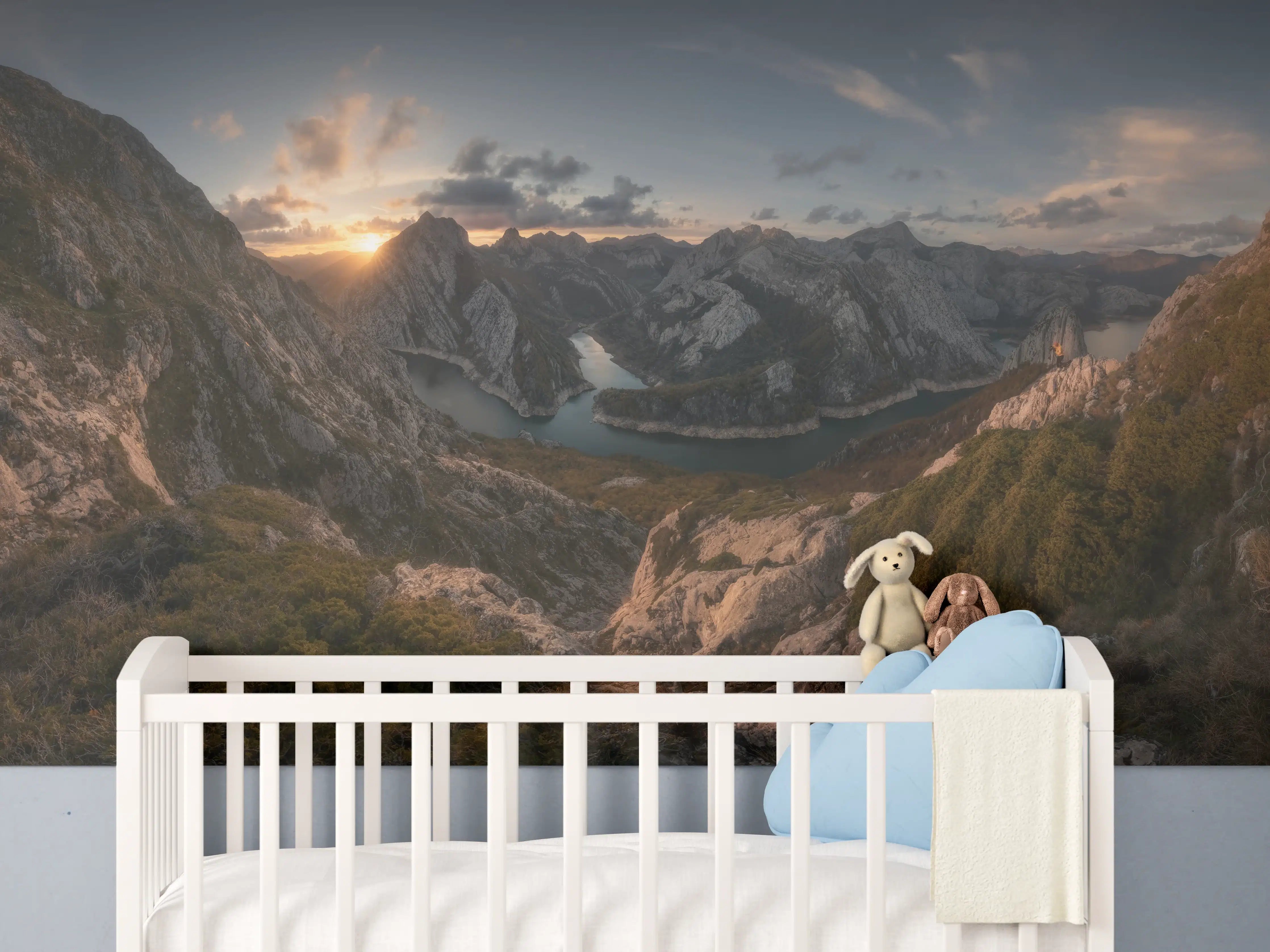 Babyzimmer Wandgestaltung - Alpines Morgenrot am Bergsee
