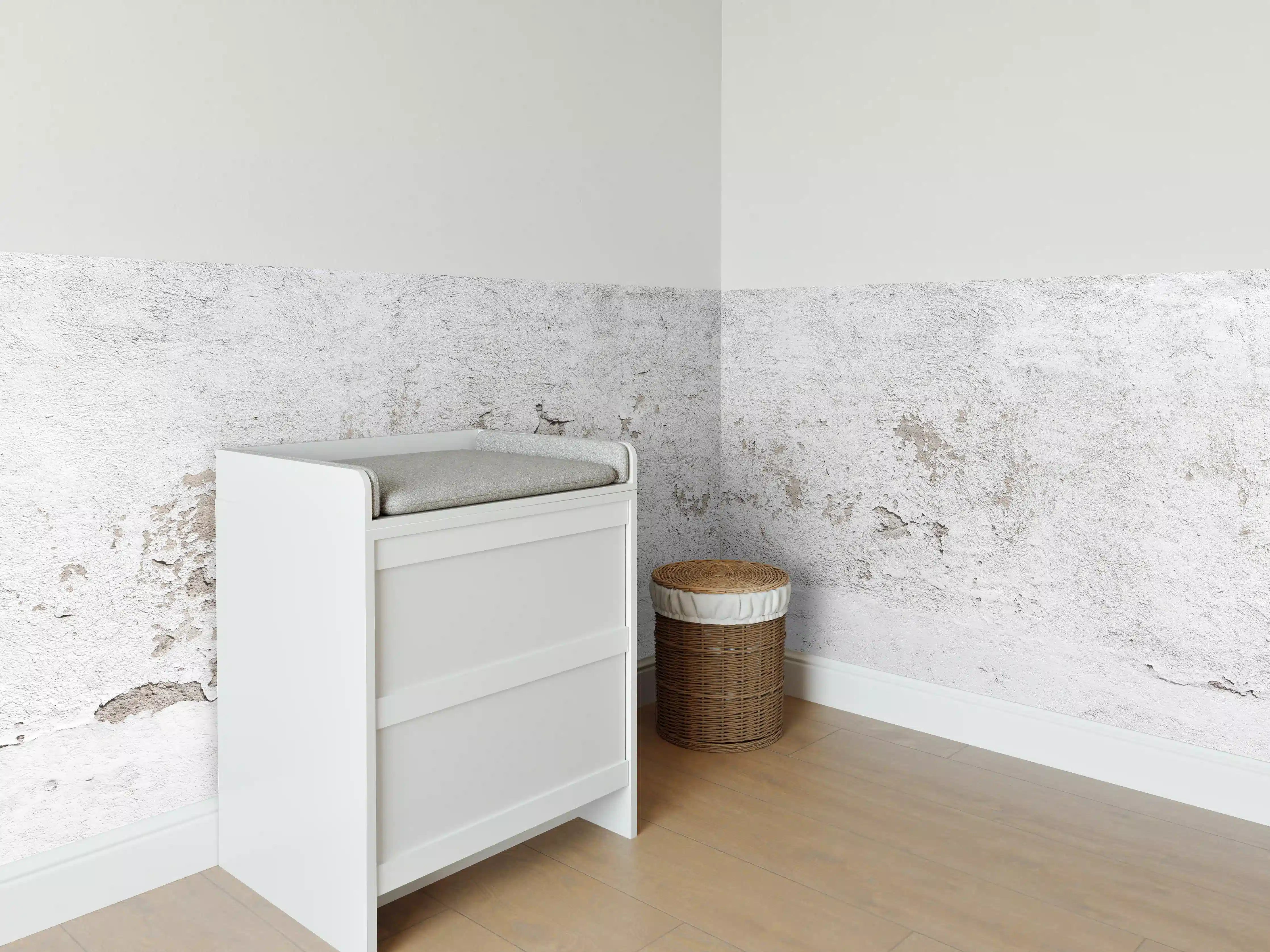 Babyzimmer Wandgestaltung - Alte Mauer mit abblätterndem Putz