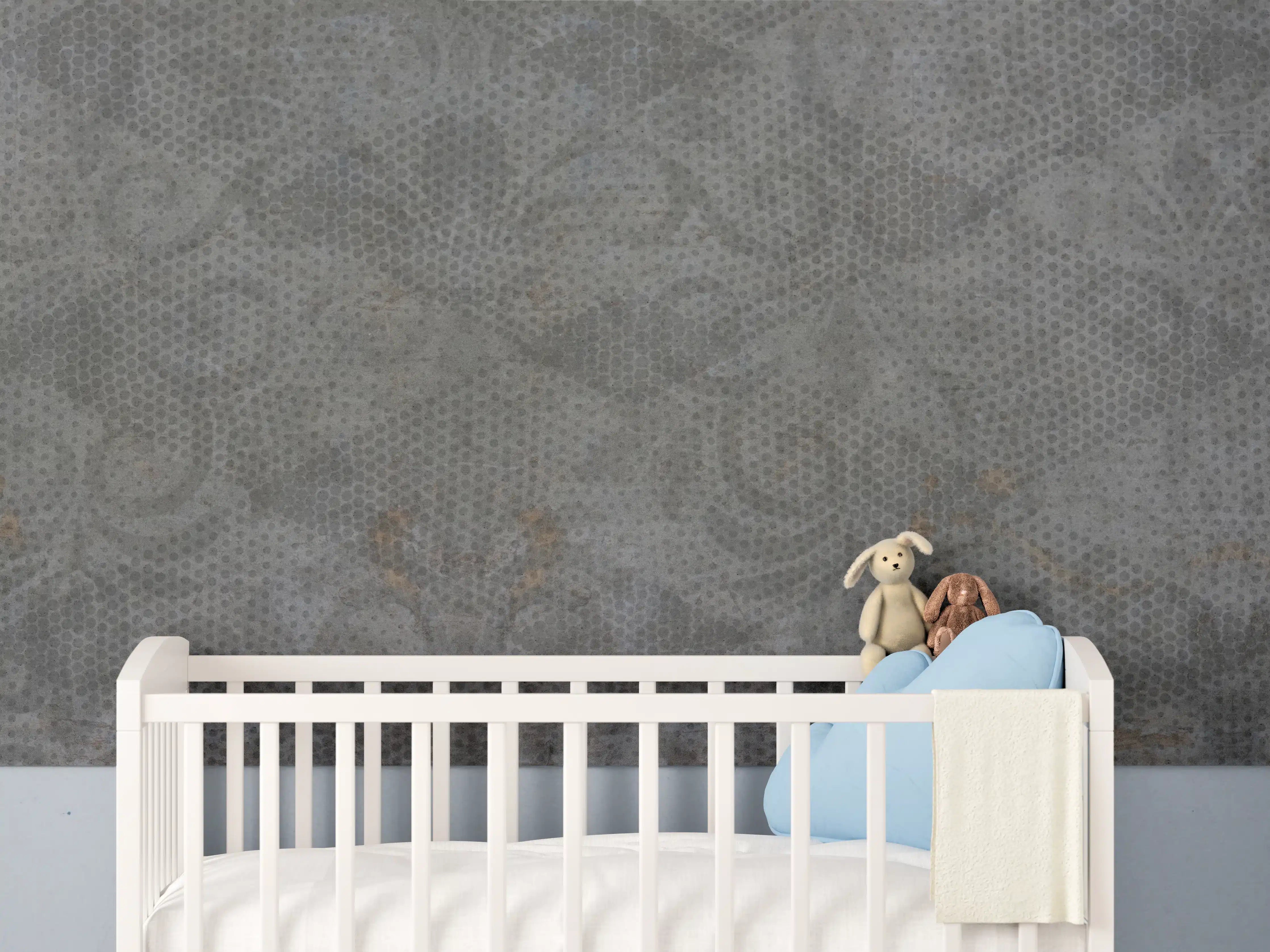 Babyzimmer Wandgestaltung - Alte braunbefleckte Tapete