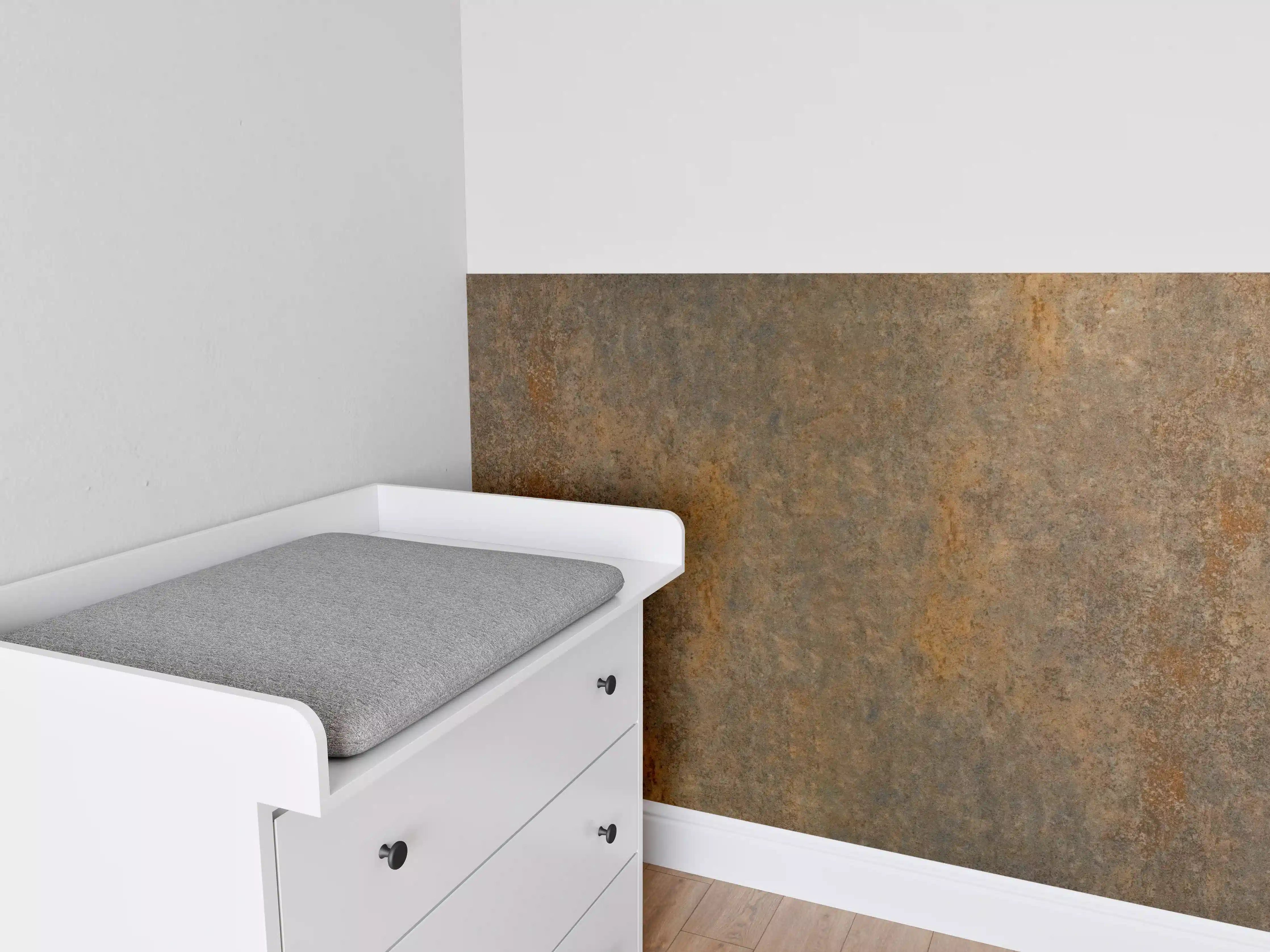 Babyzimmer Wandgestaltung - Alte rostige Metallplatte