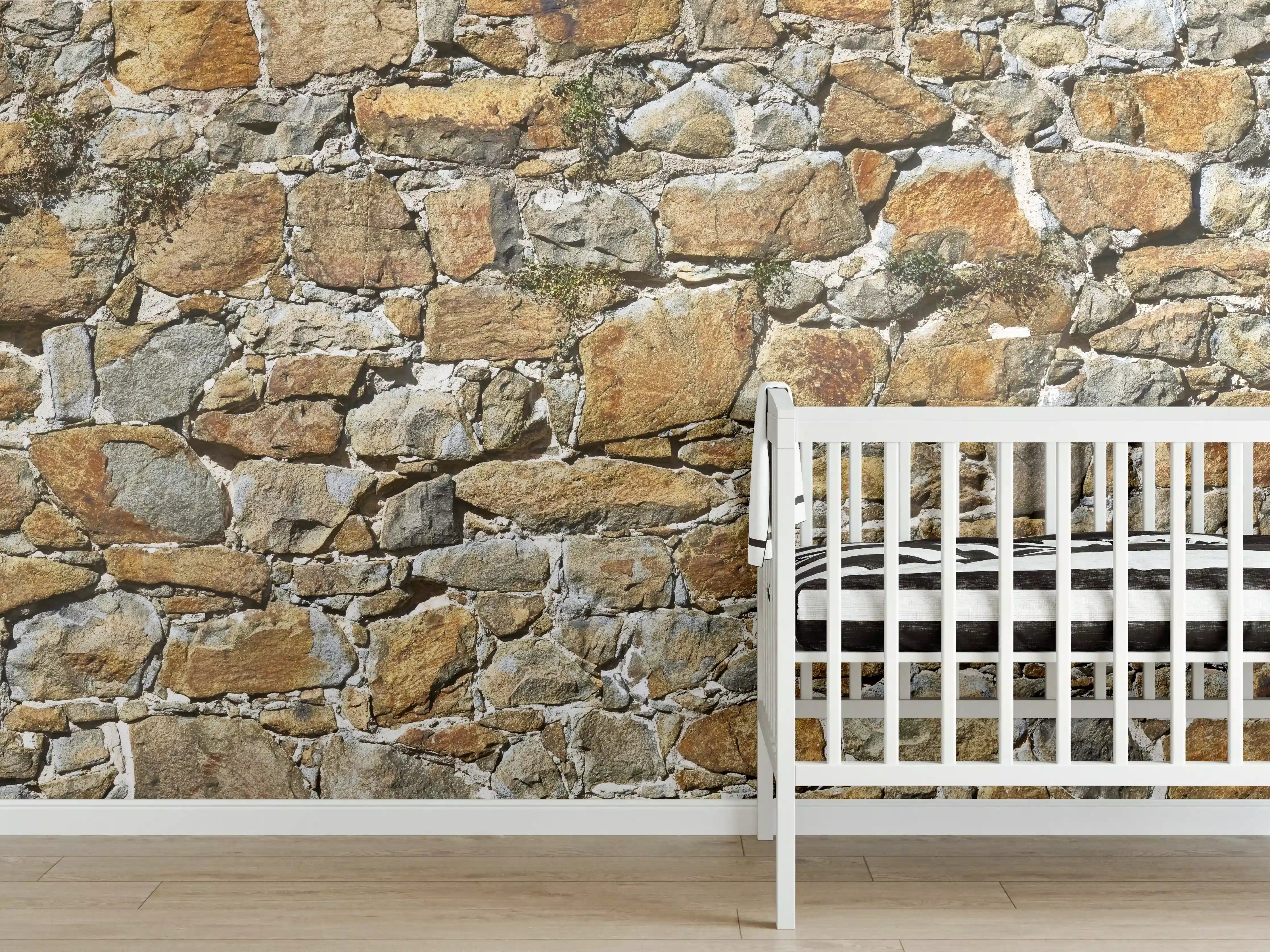 Babyzimmer Wandgestaltung - Alte unverputzte Burgmauer