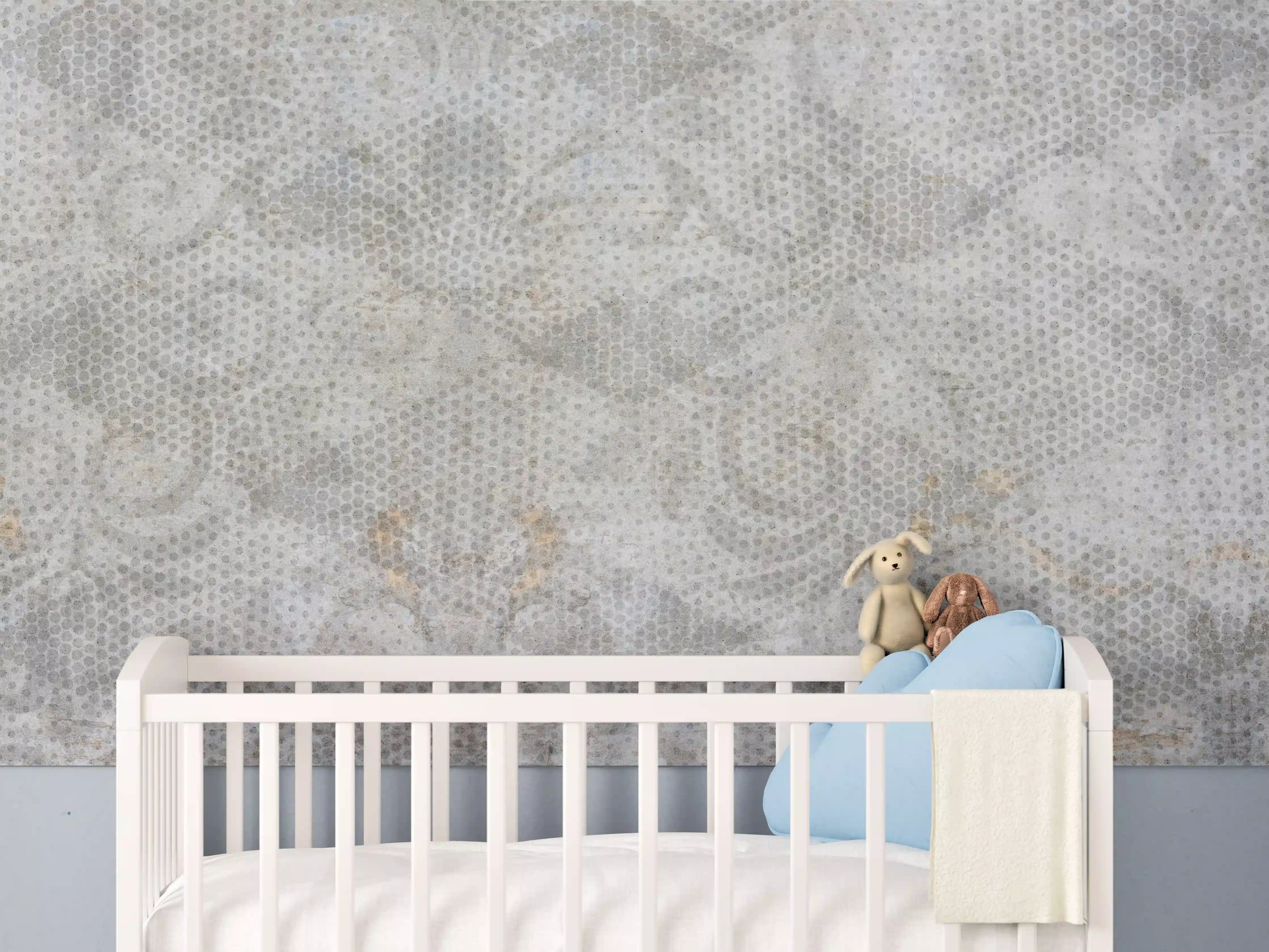 Babyzimmer Wandgestaltung - Alte weiße befleckte Tapete