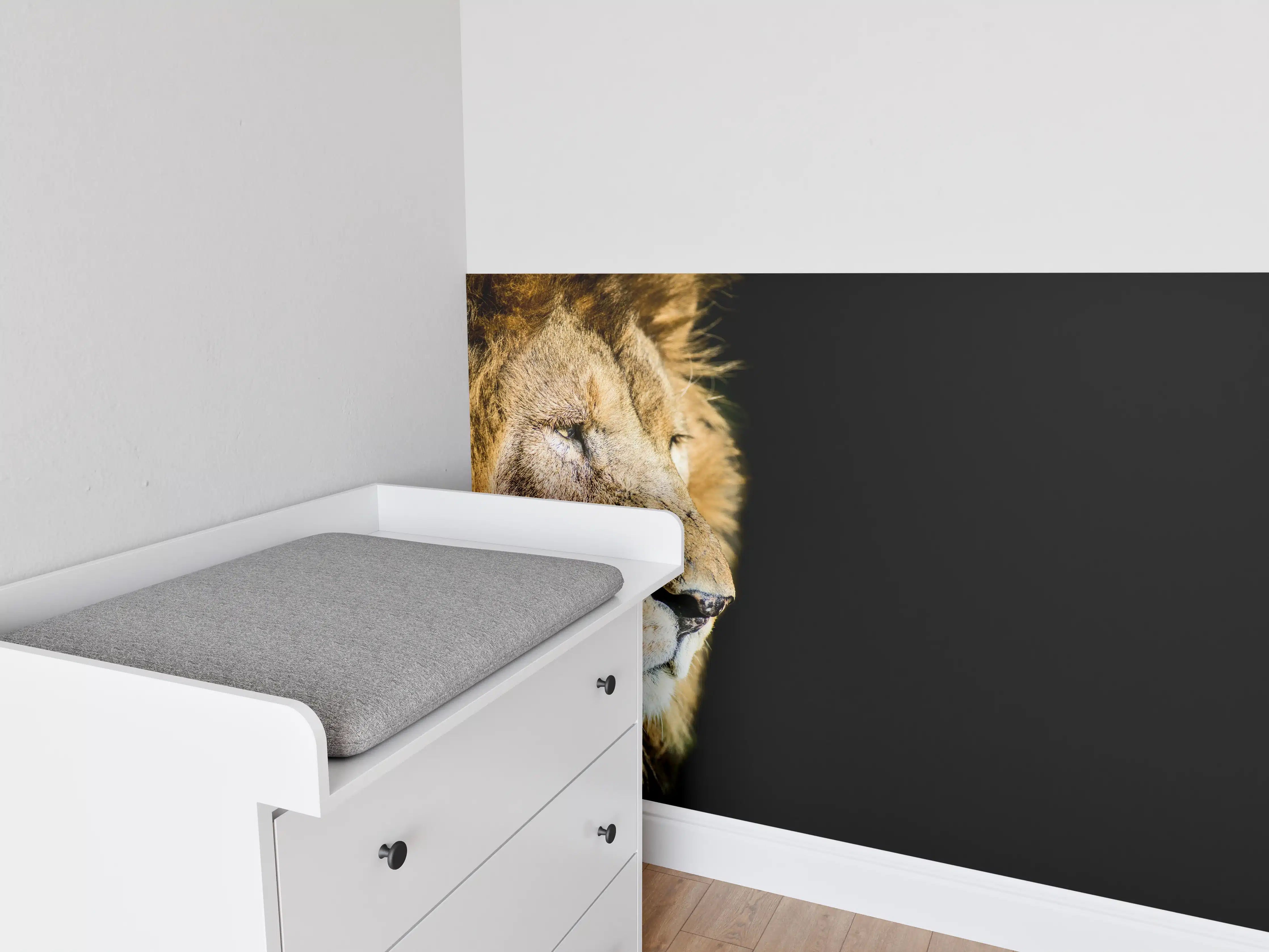 Babyzimmer Wandgestaltung - Alter Löwe auf schwarzem Hintergrund