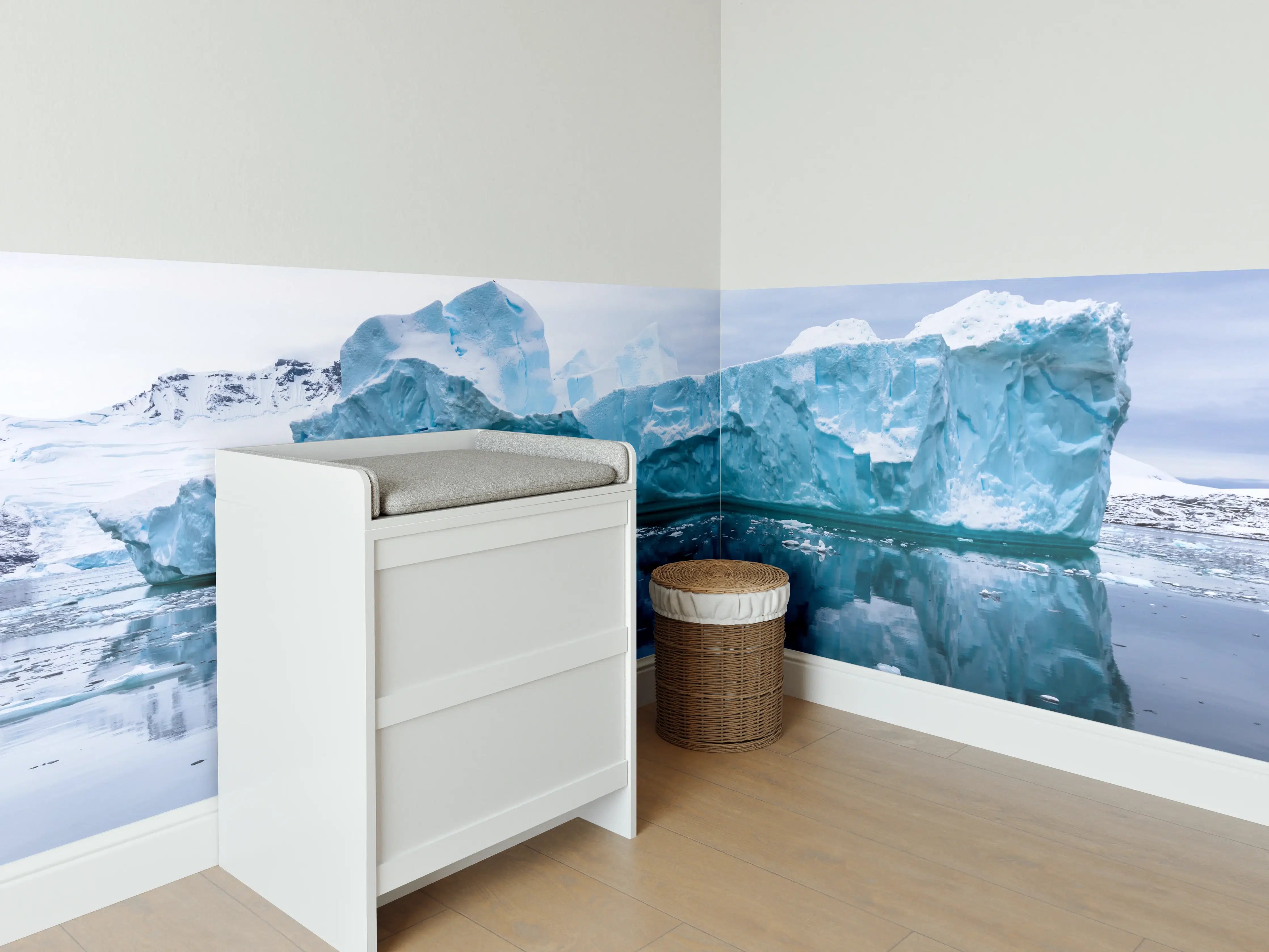 Babyzimmer Wandgestaltung - Antarktis Eisberg in Blautönen