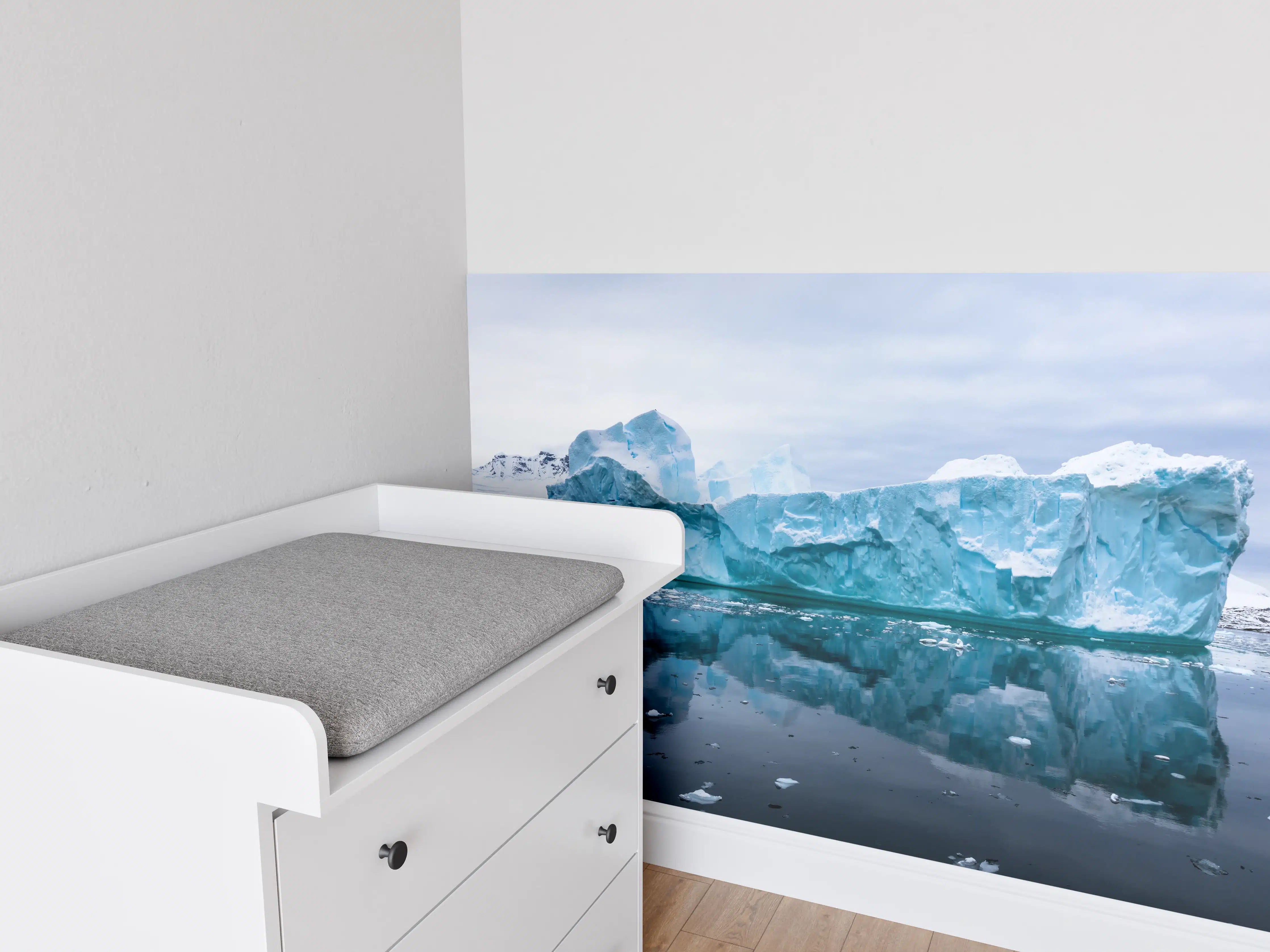 Babyzimmer Wandgestaltung - Antarktis Eisberg in Blautönen