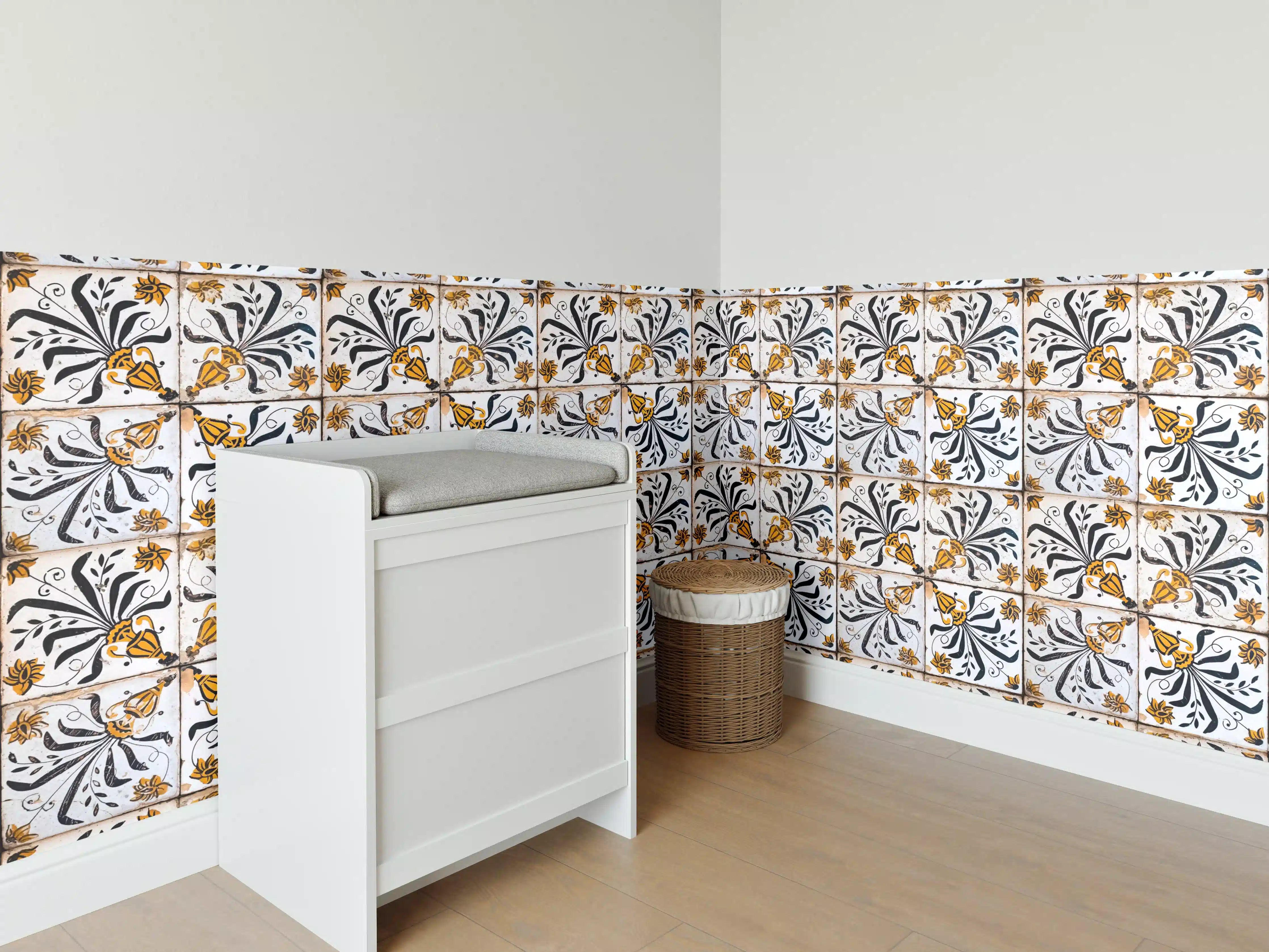 Babyzimmer Wandgestaltung - Antike Fliesenmuster in Blau und Gold
