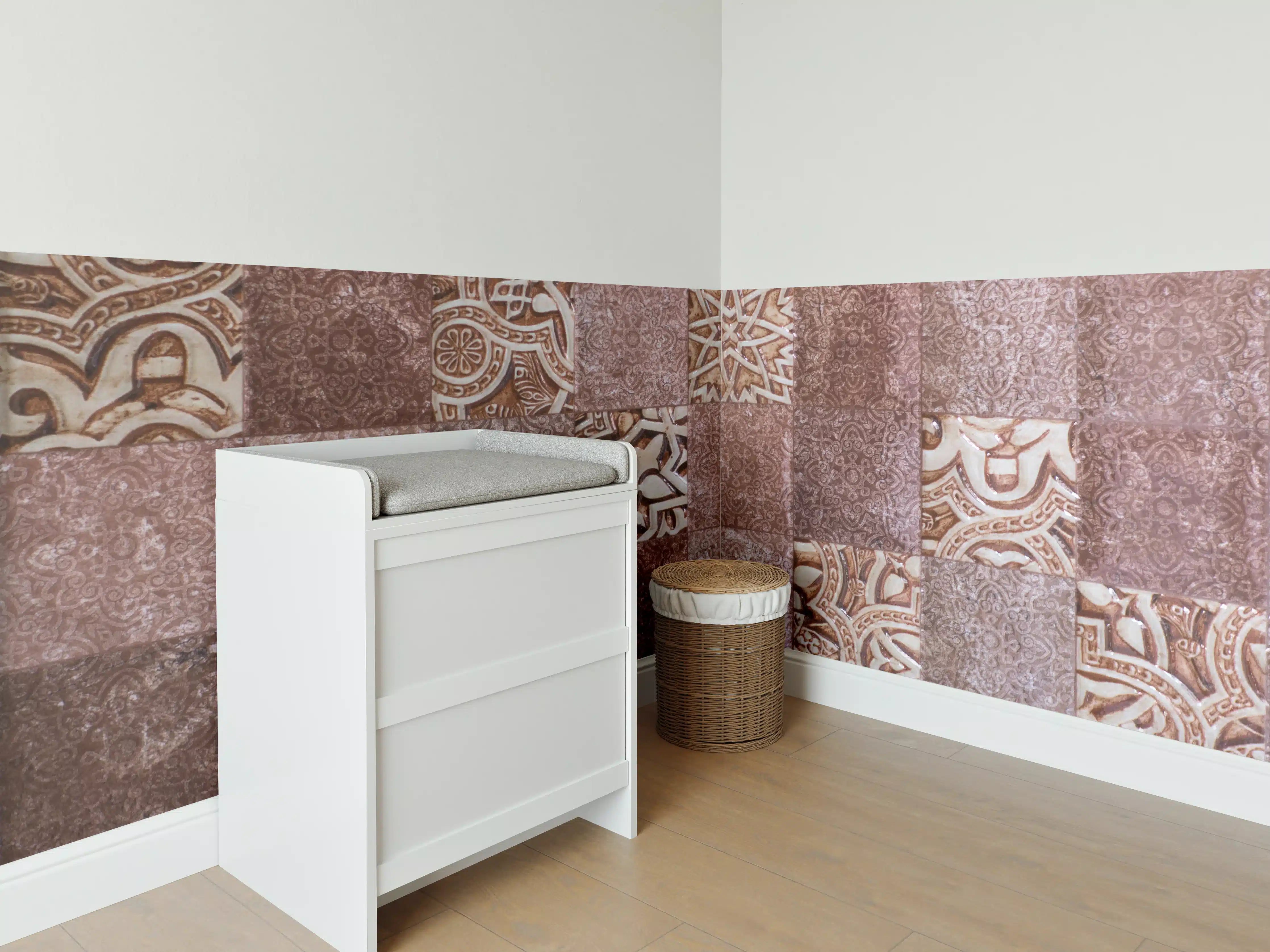 Babyzimmer Wandgestaltung - Antike Terrakotta-Fliesenmuster
