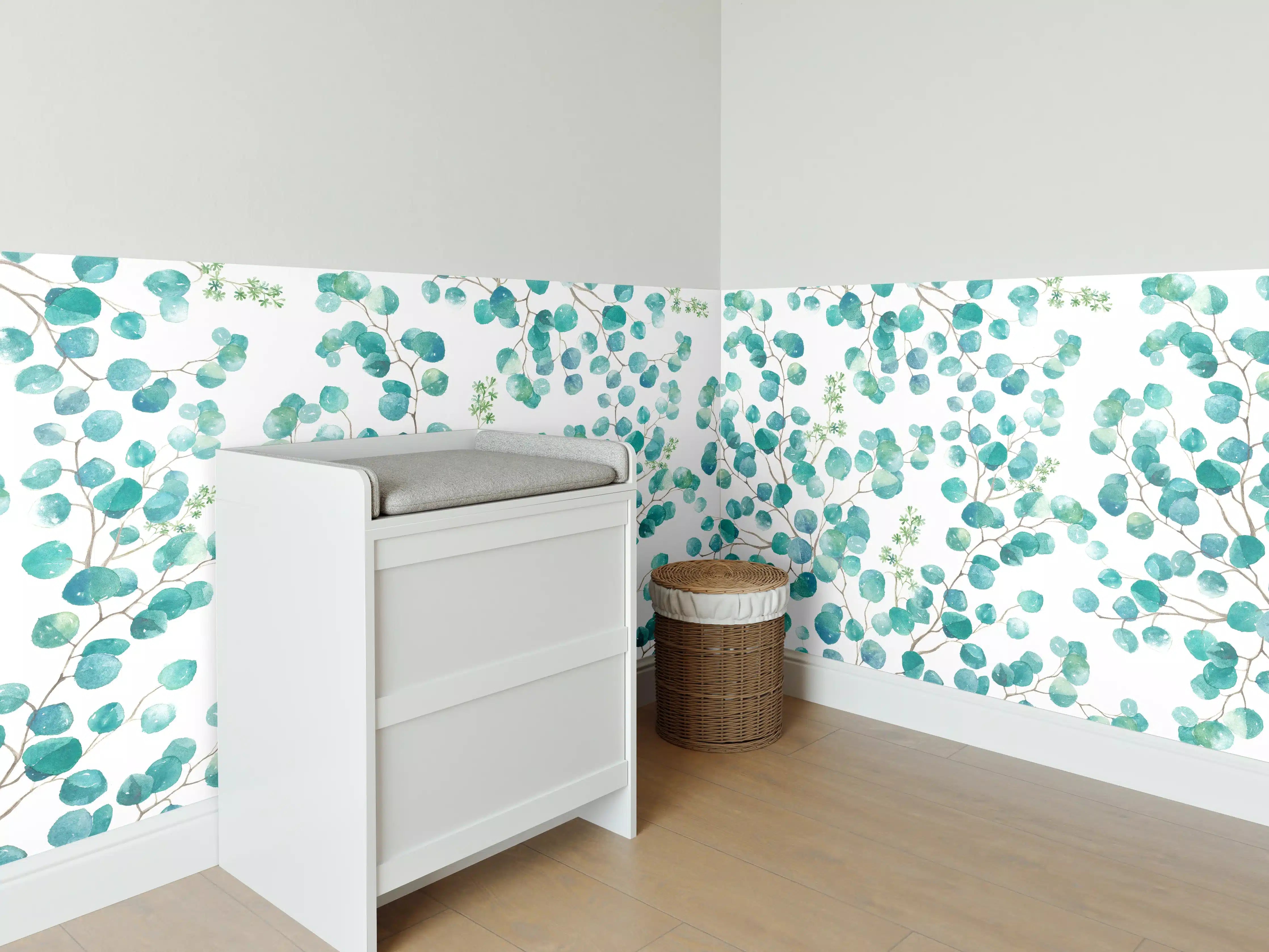 Babyzimmer Wandgestaltung - Aquarellhafte Eukalyptus-Blätter in Blau und Grün