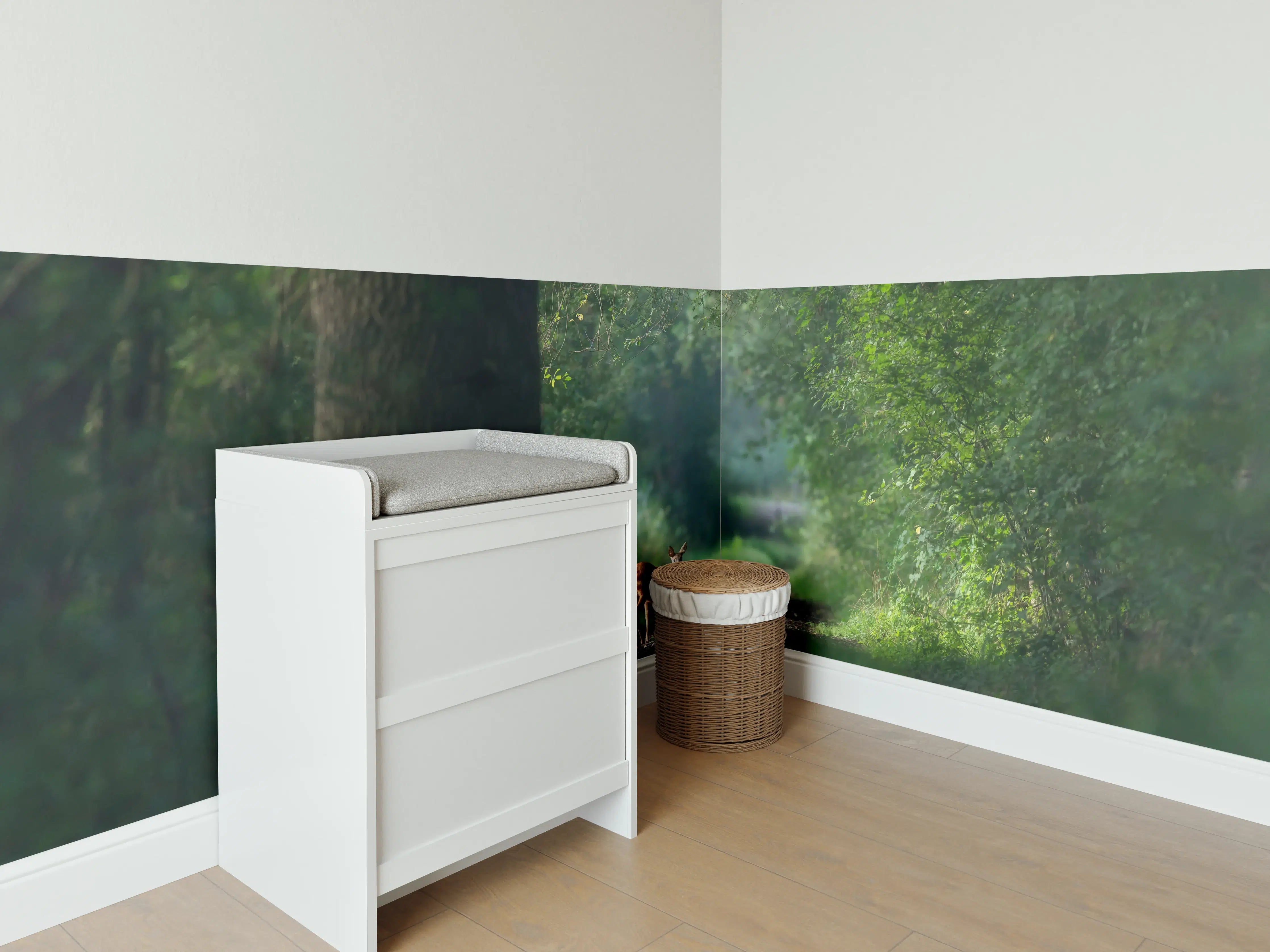 Babyzimmer Wandgestaltung - Aufmerksames Rehwild im Wald