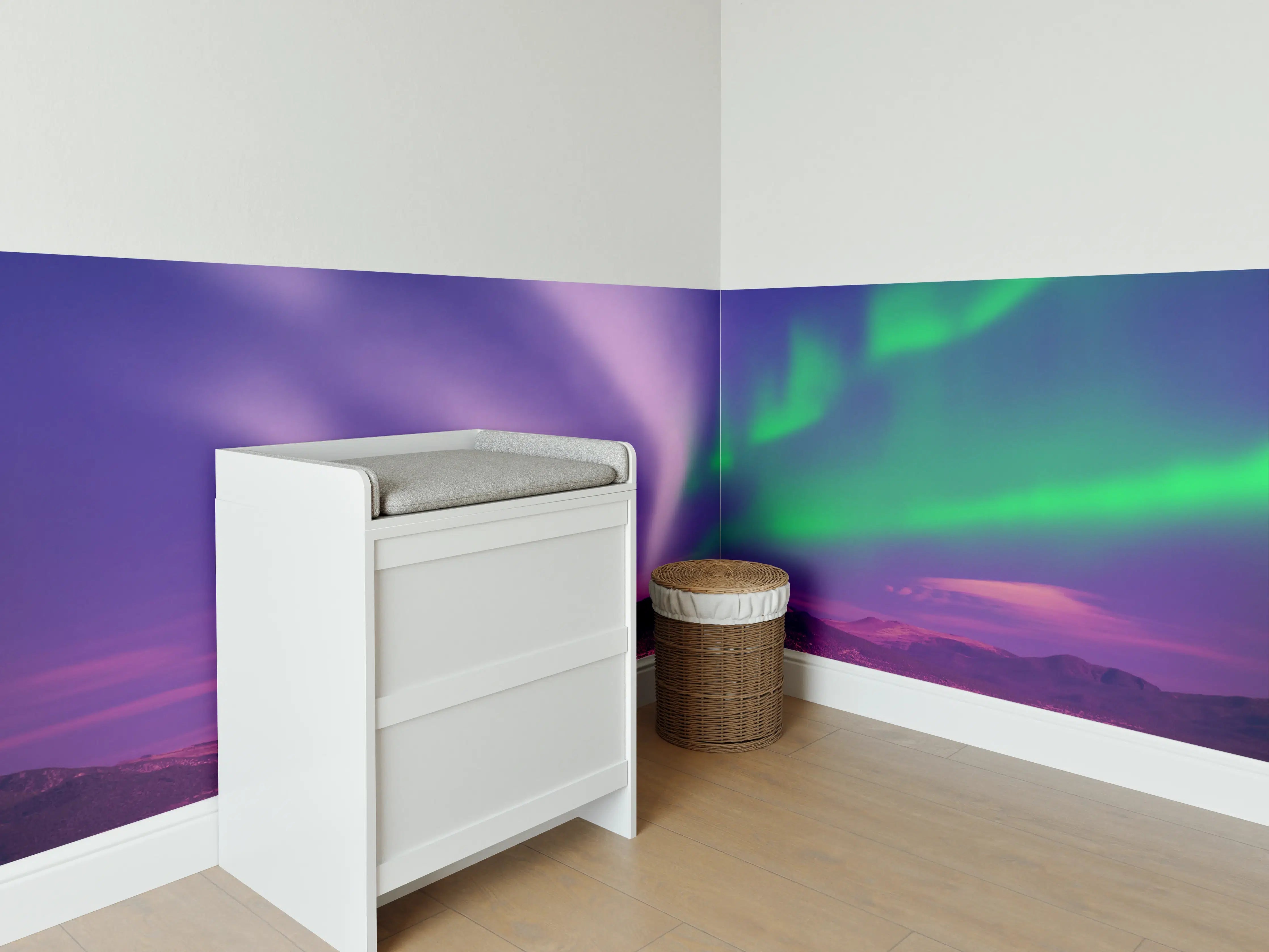 Babyzimmer Wandgestaltung - Aurora Borealis über Berglandschaft bei Nacht