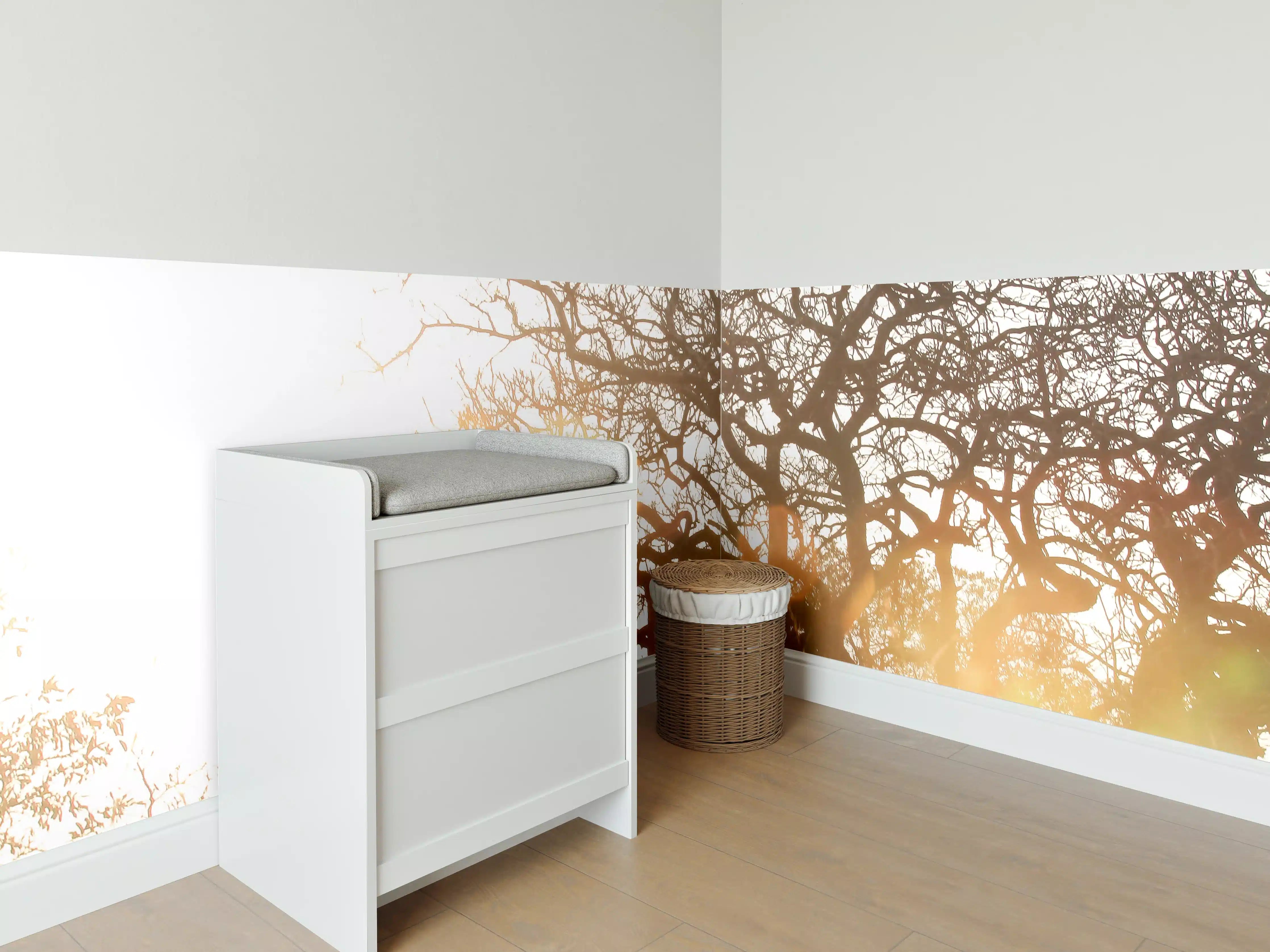 Babyzimmer Wandgestaltung - Baum im Feld
