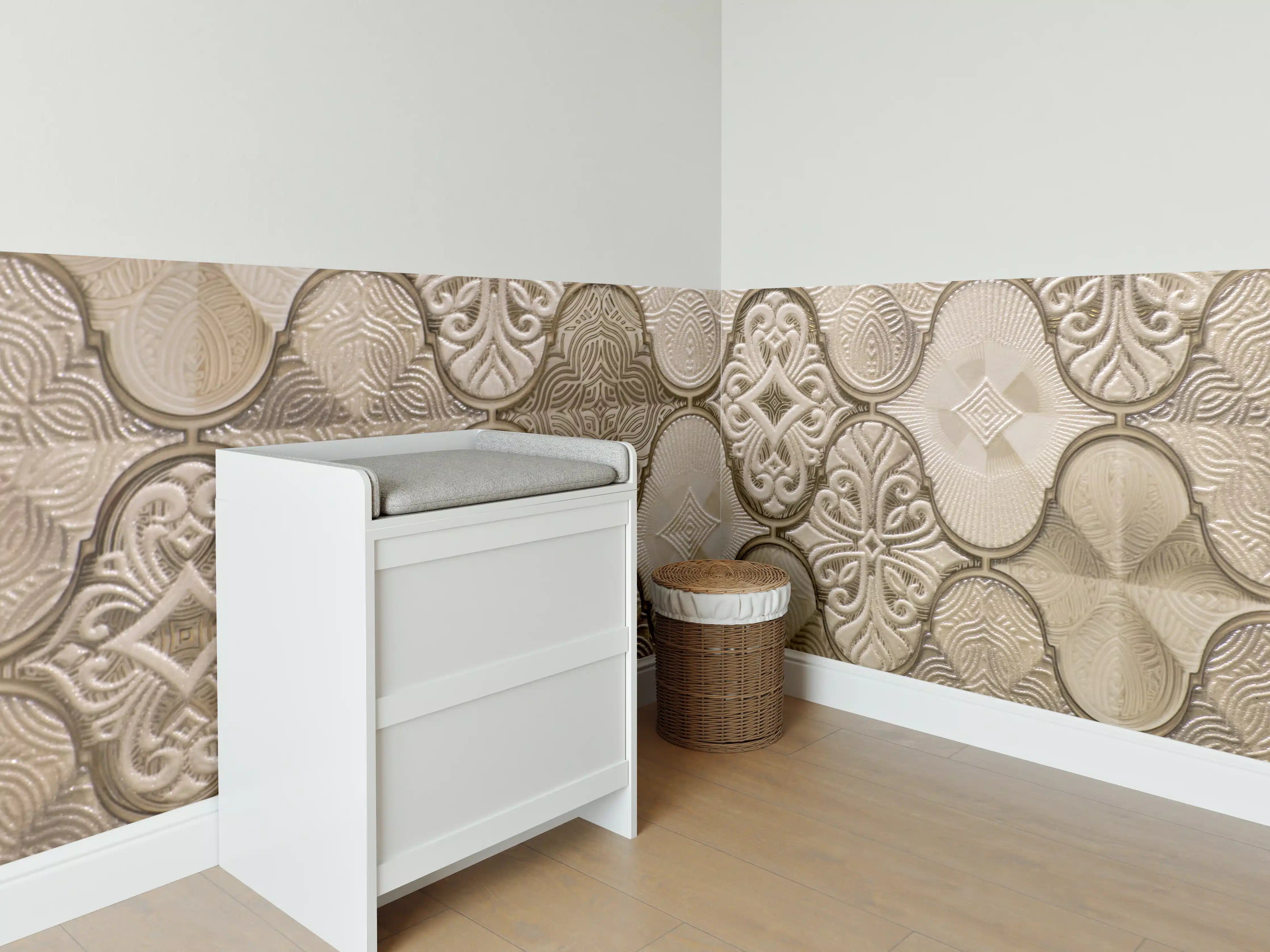 Babyzimmer Wandgestaltung - Beige und Goldene Ornamentale Wandgestaltung