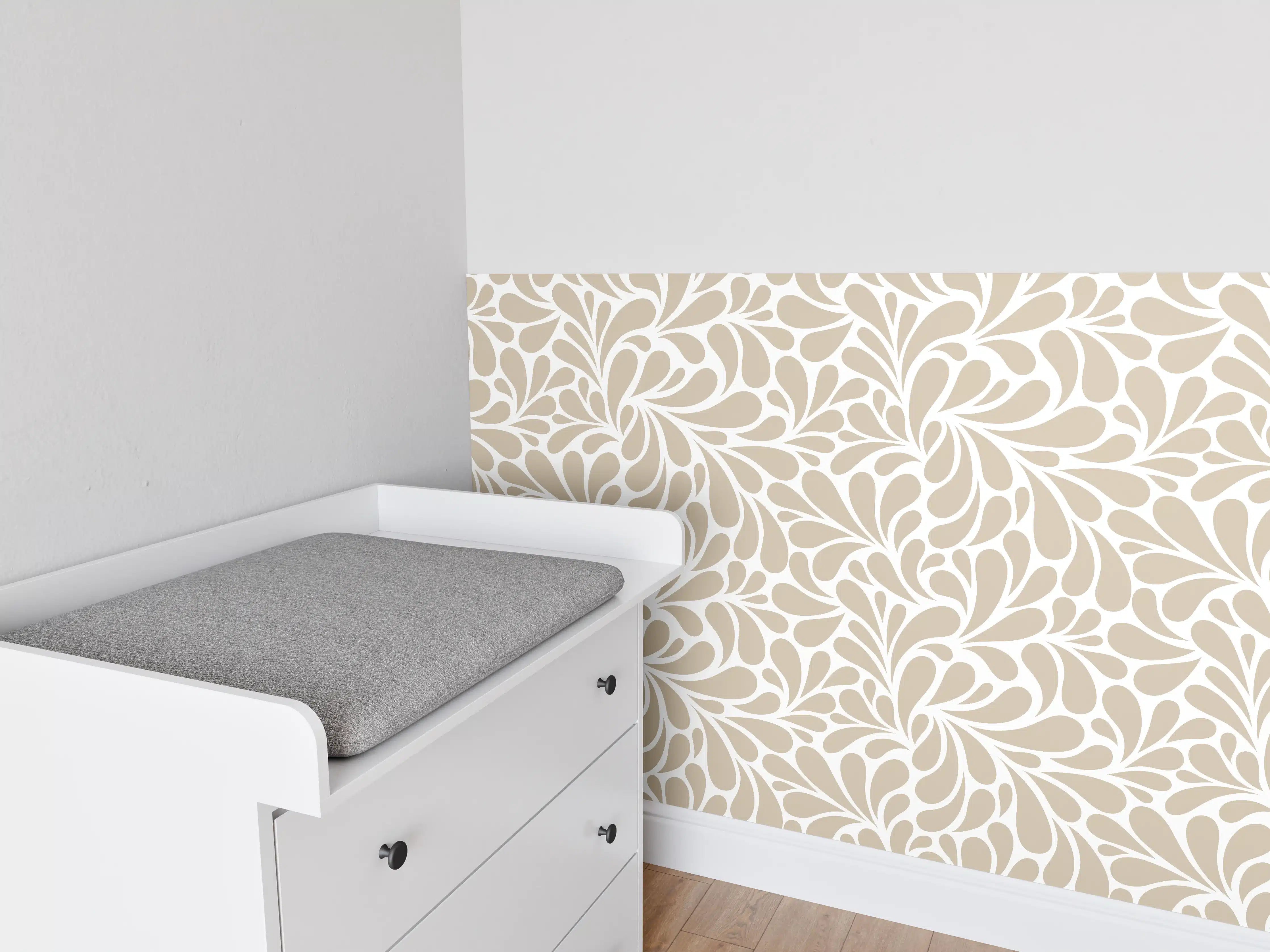 Babyzimmer Wandgestaltung - Beige-weiße florale Tapete