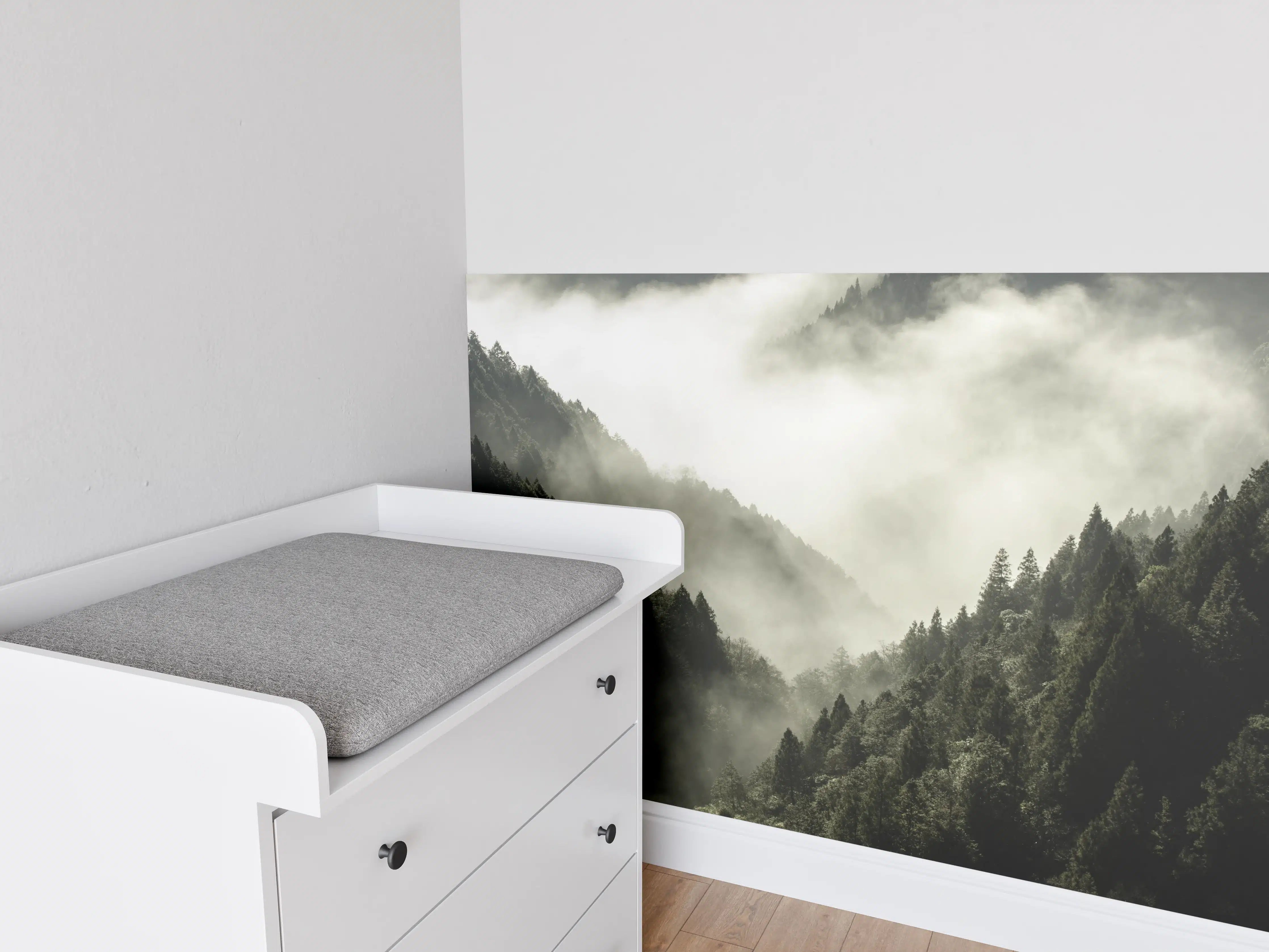 Babyzimmer Wandgestaltung - Berg bedeckt in Nebel und Wolken