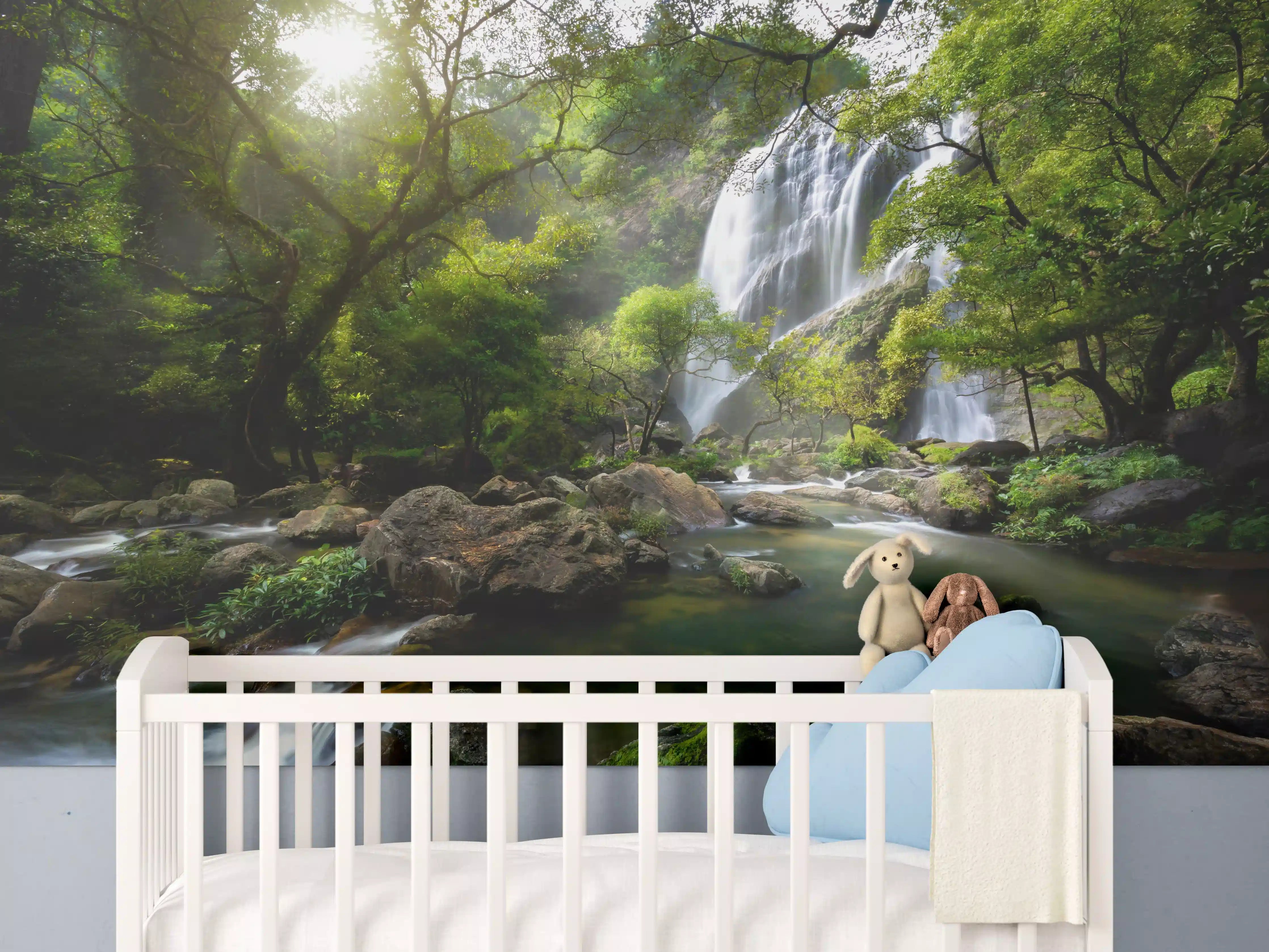 Babyzimmer Wandgestaltung - Bergbach und Wasserfall in Thailand