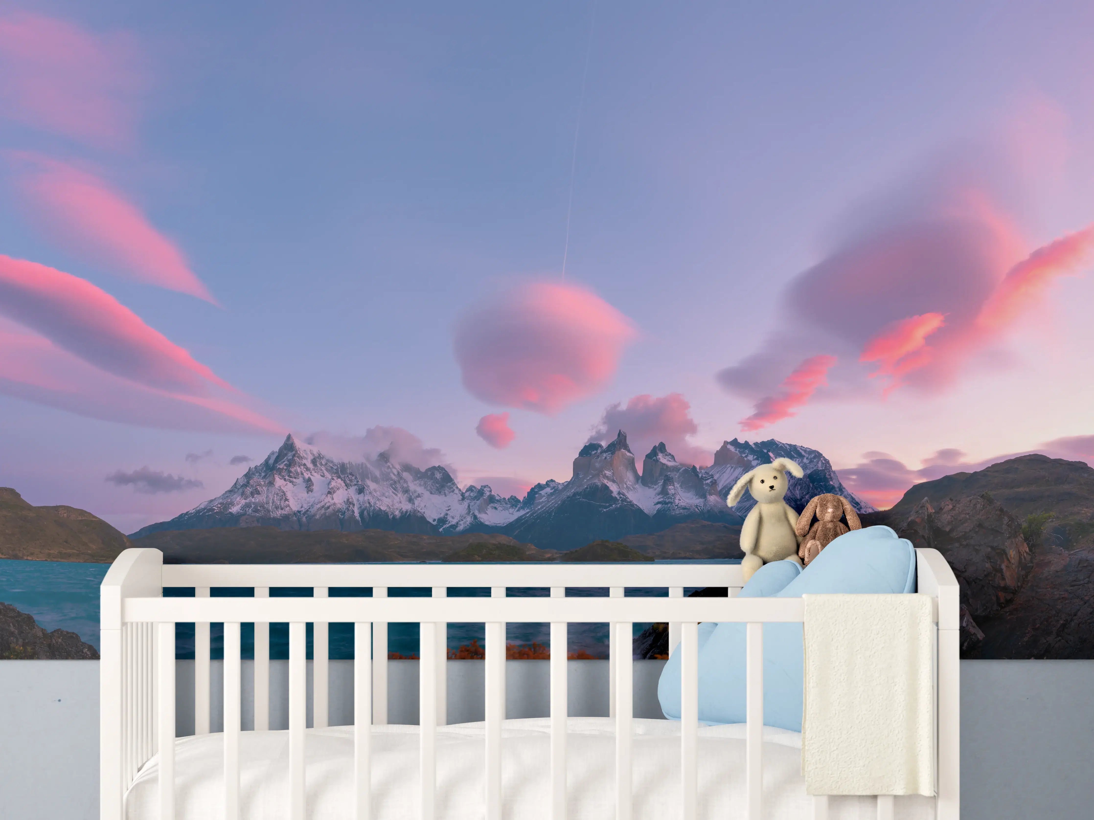 Babyzimmer Wandgestaltung - Bergpanorama im rosa Sonnenuntergang