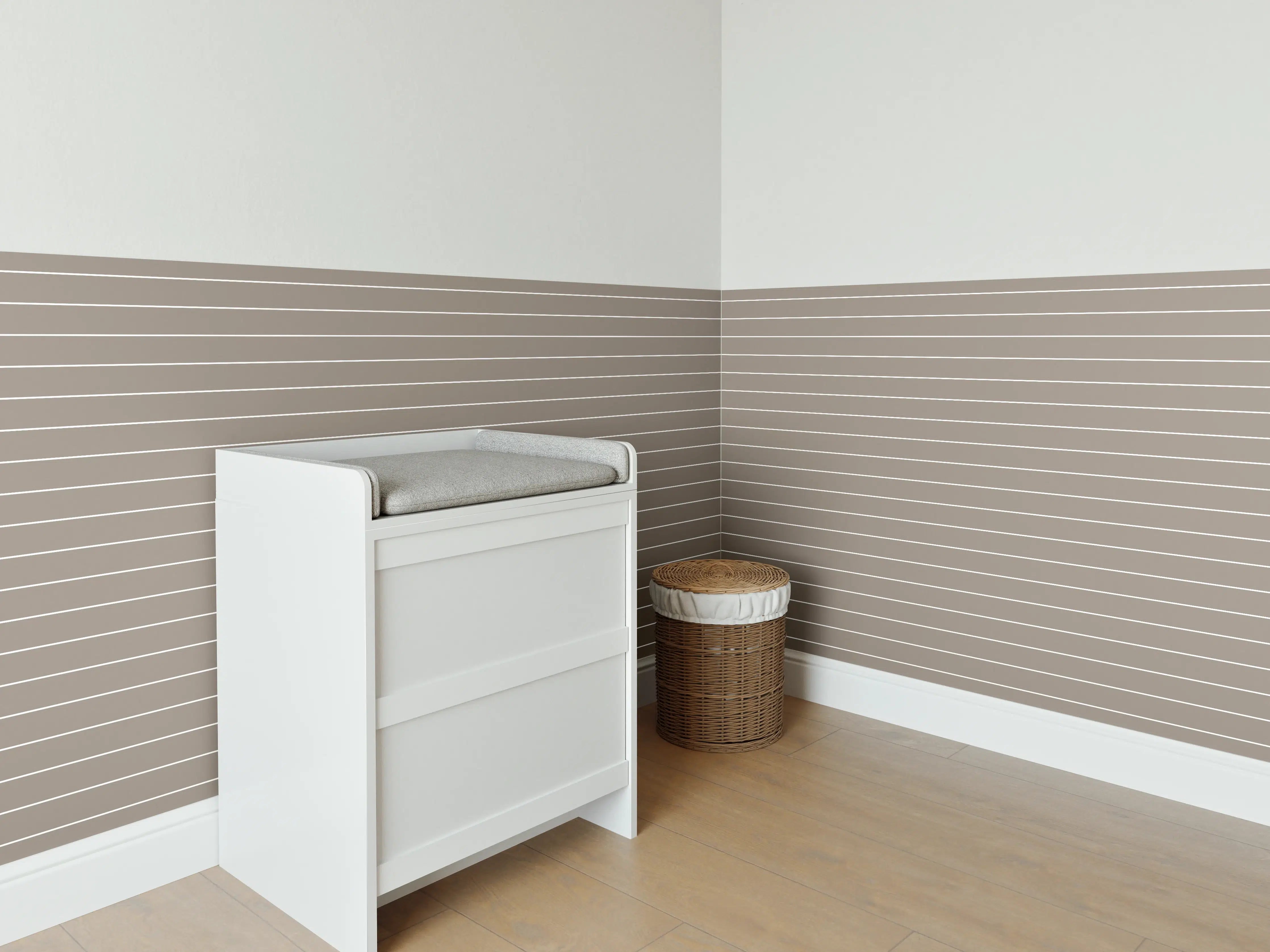 Babyzimmer Wandgestaltung - Beruhigende Grau-Weiße Streifen