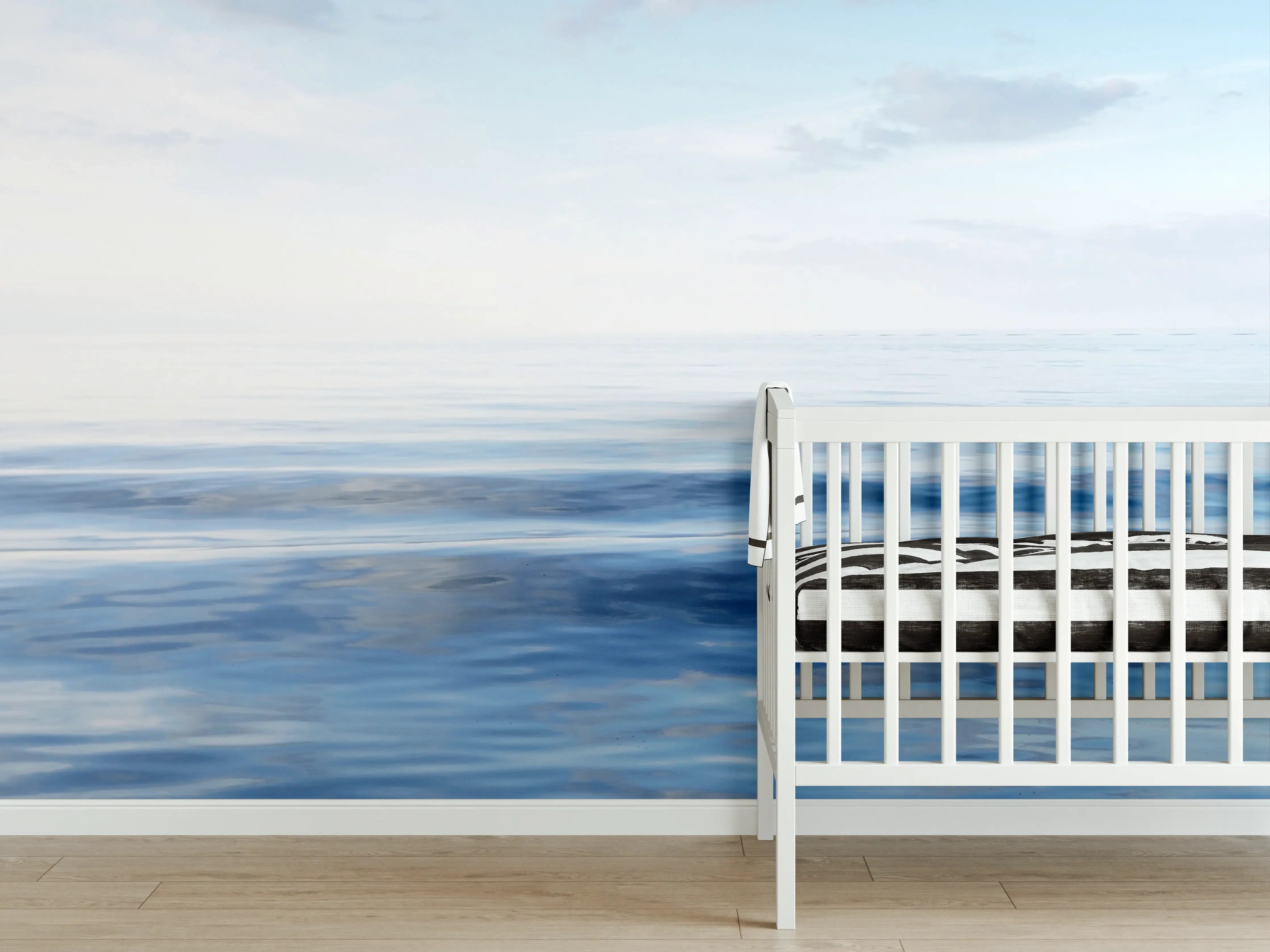 Babyzimmer Wandgestaltung - Beruhigender Wasserblick in Blau- und Grautönen