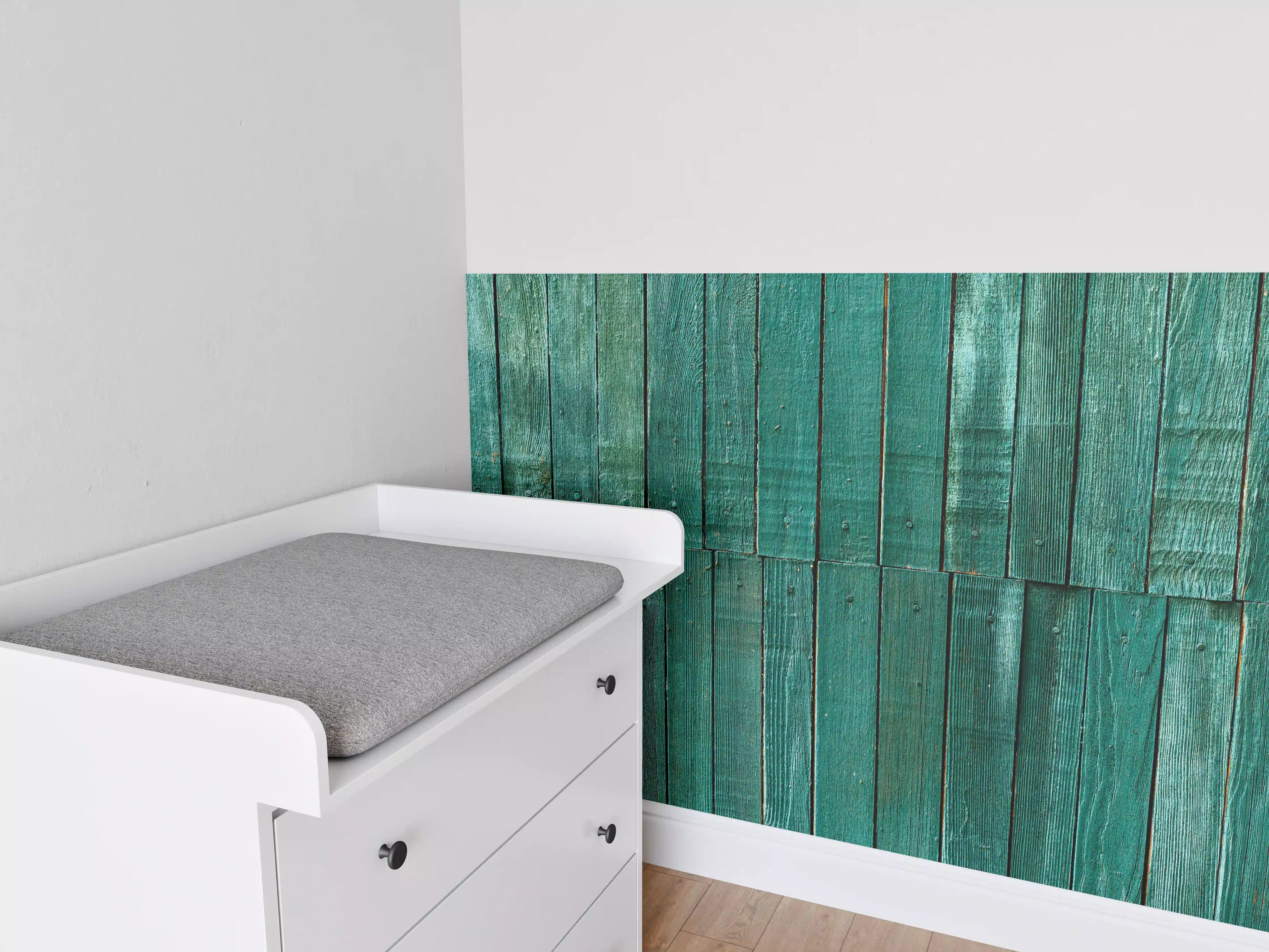 Babyzimmer Wandgestaltung - Bläuliche Holzbretter