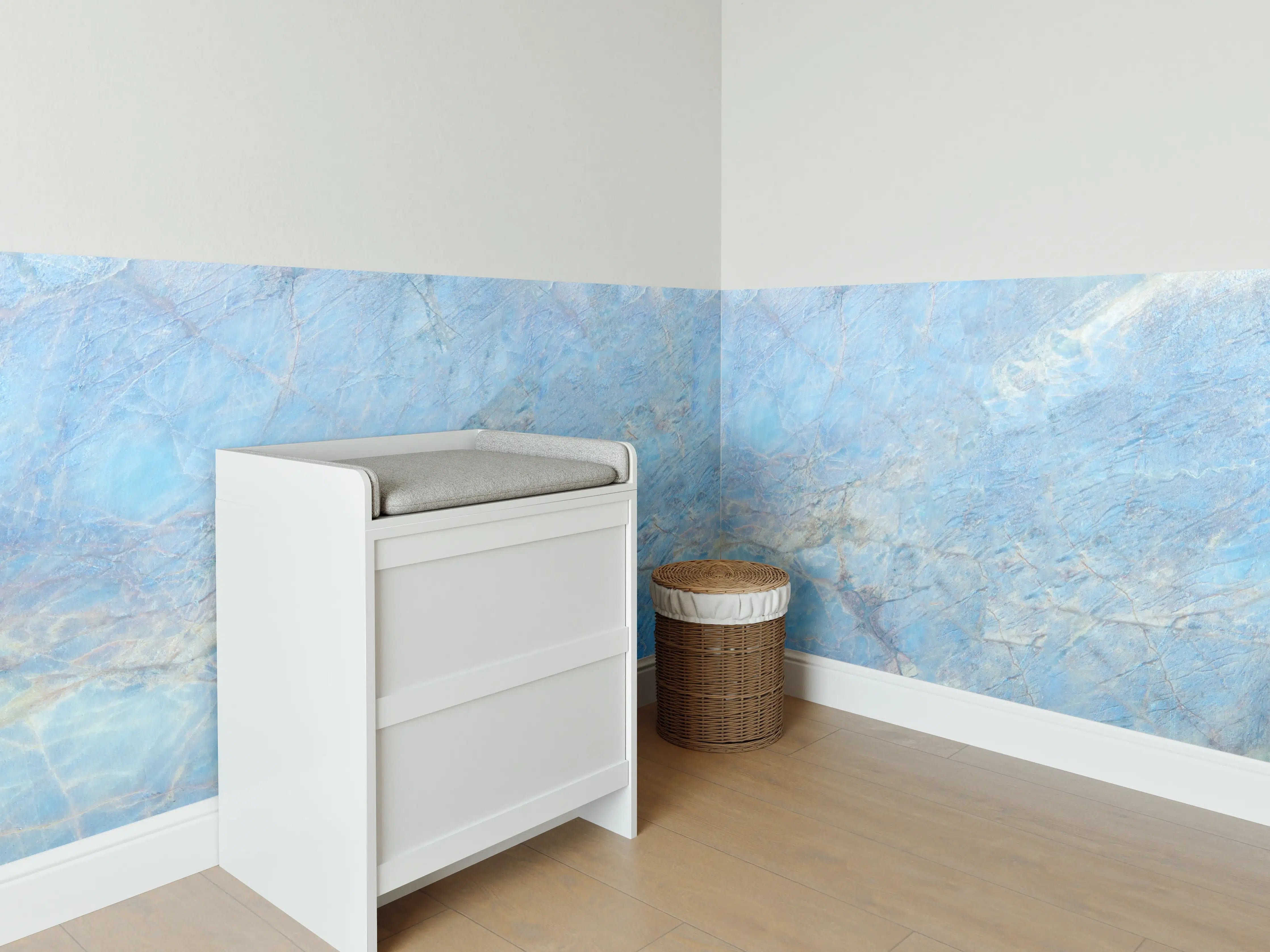 Babyzimmer Wandgestaltung - Bläulicher Marmor