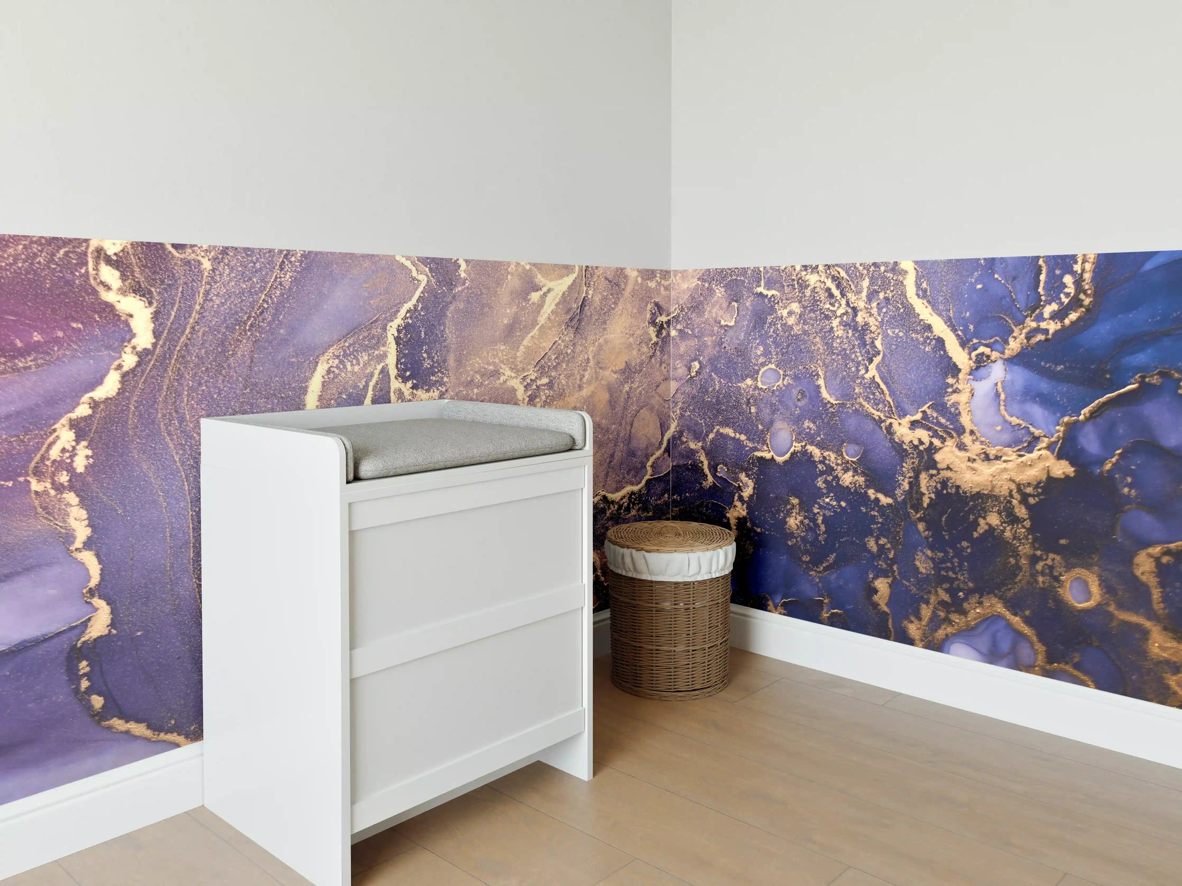 Babyzimmer Wandgestaltung - Blau-Gold-Marble-Textur