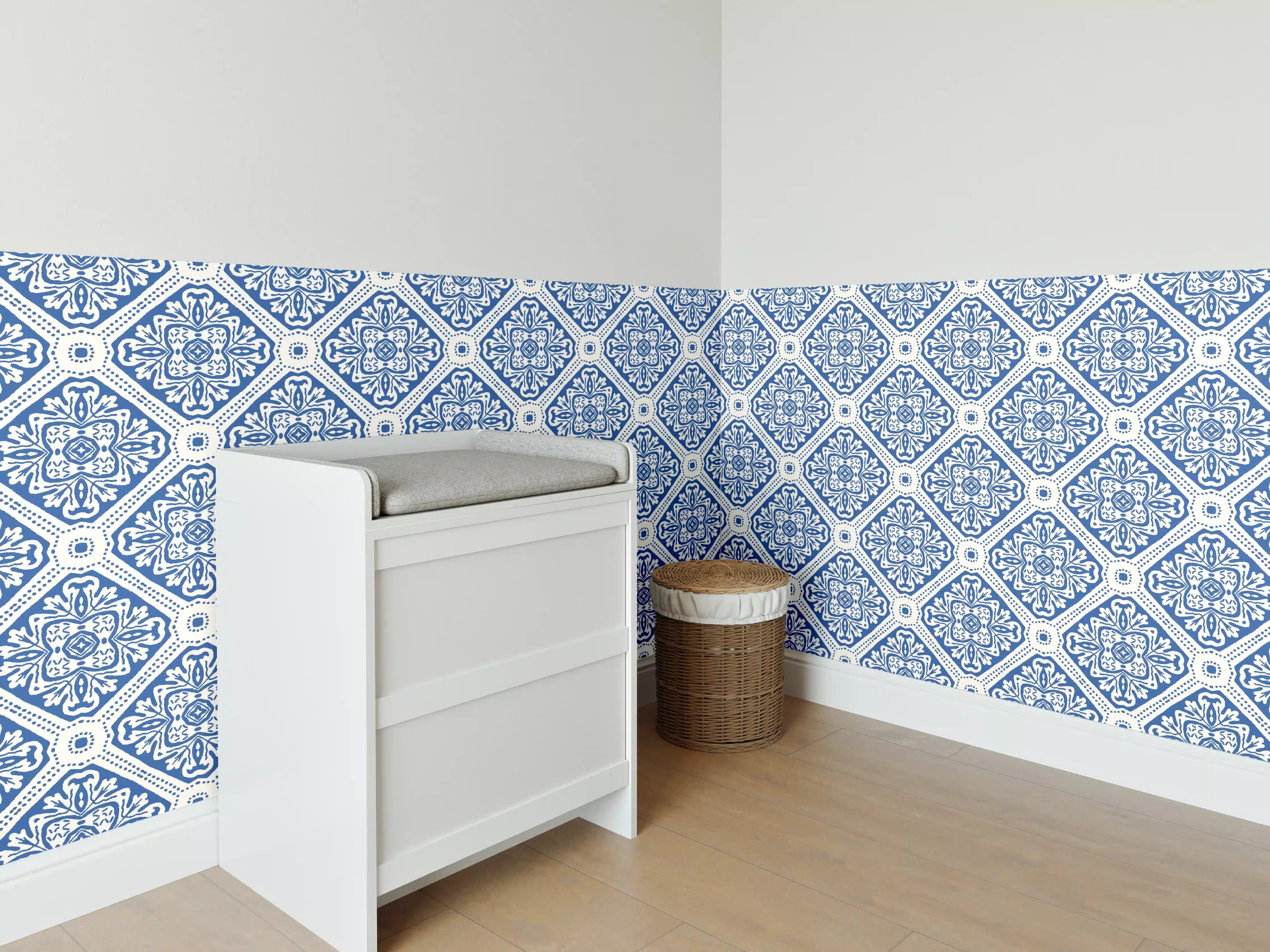 Babyzimmer Wandgestaltung - Blau-Weißes Grafikmuster