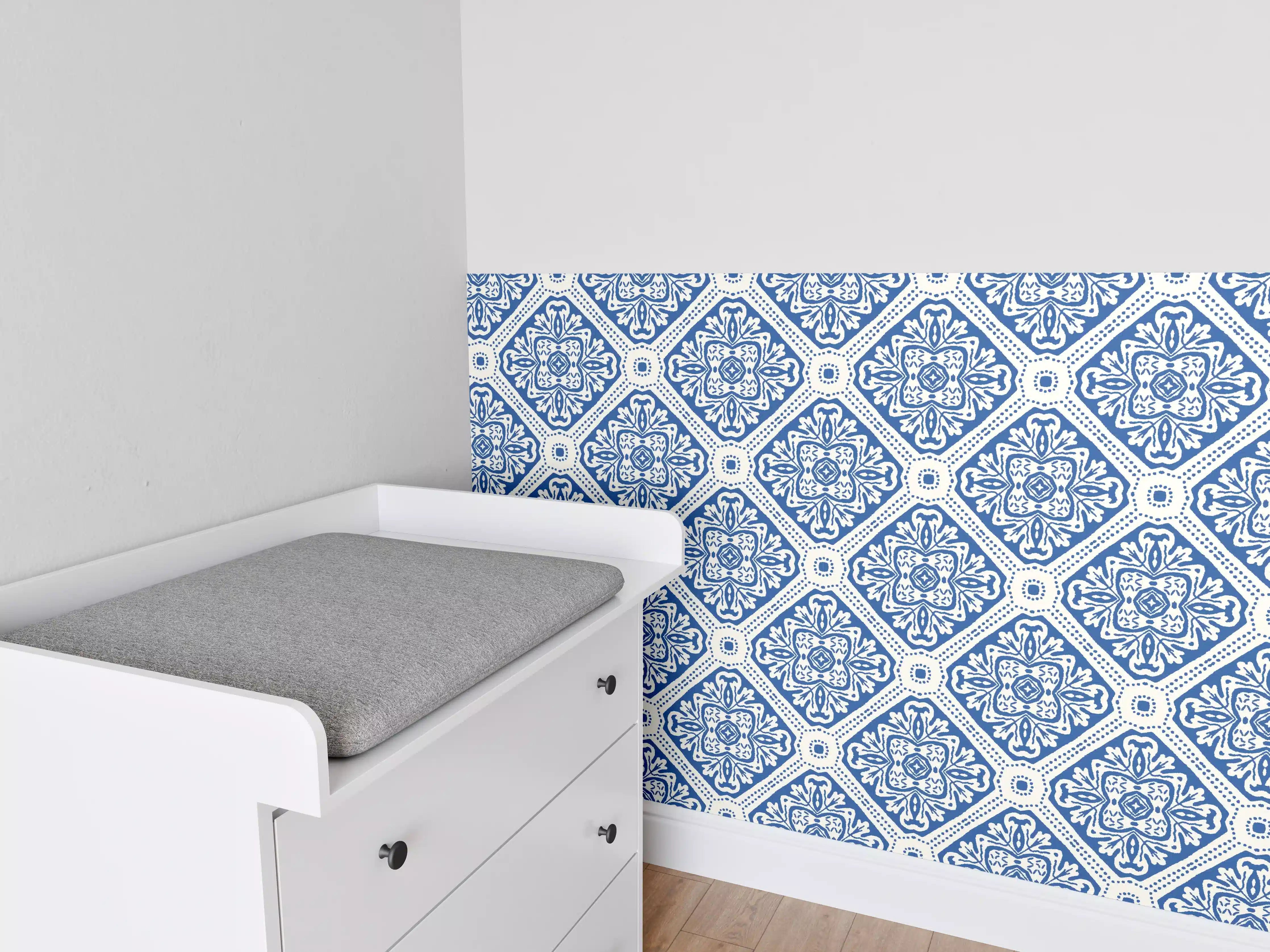 Babyzimmer Wandgestaltung - Blau-Weißes Grafikmuster