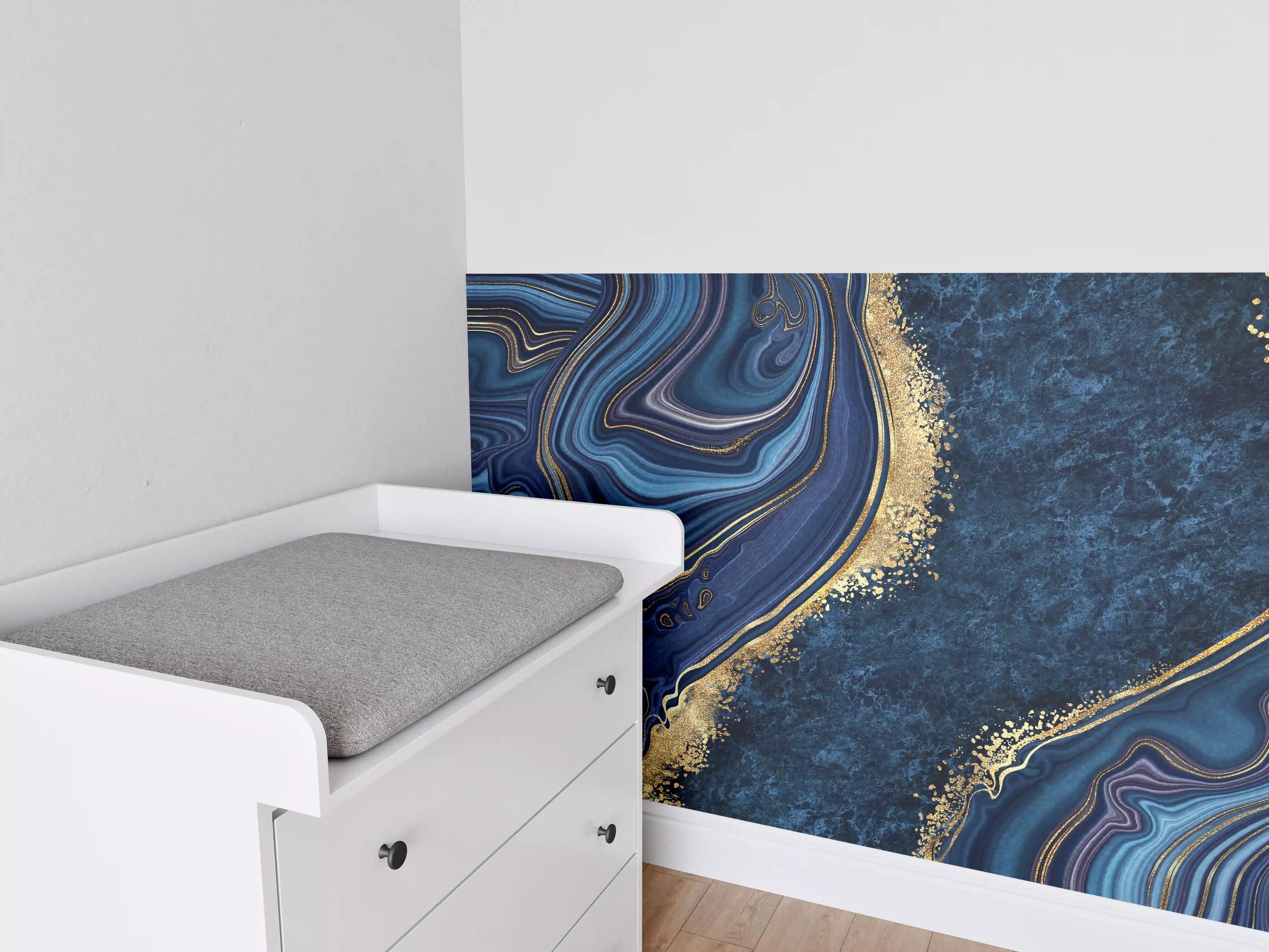 Babyzimmer Wandgestaltung - Blau goldenes Mosaik Design aus Marmor
