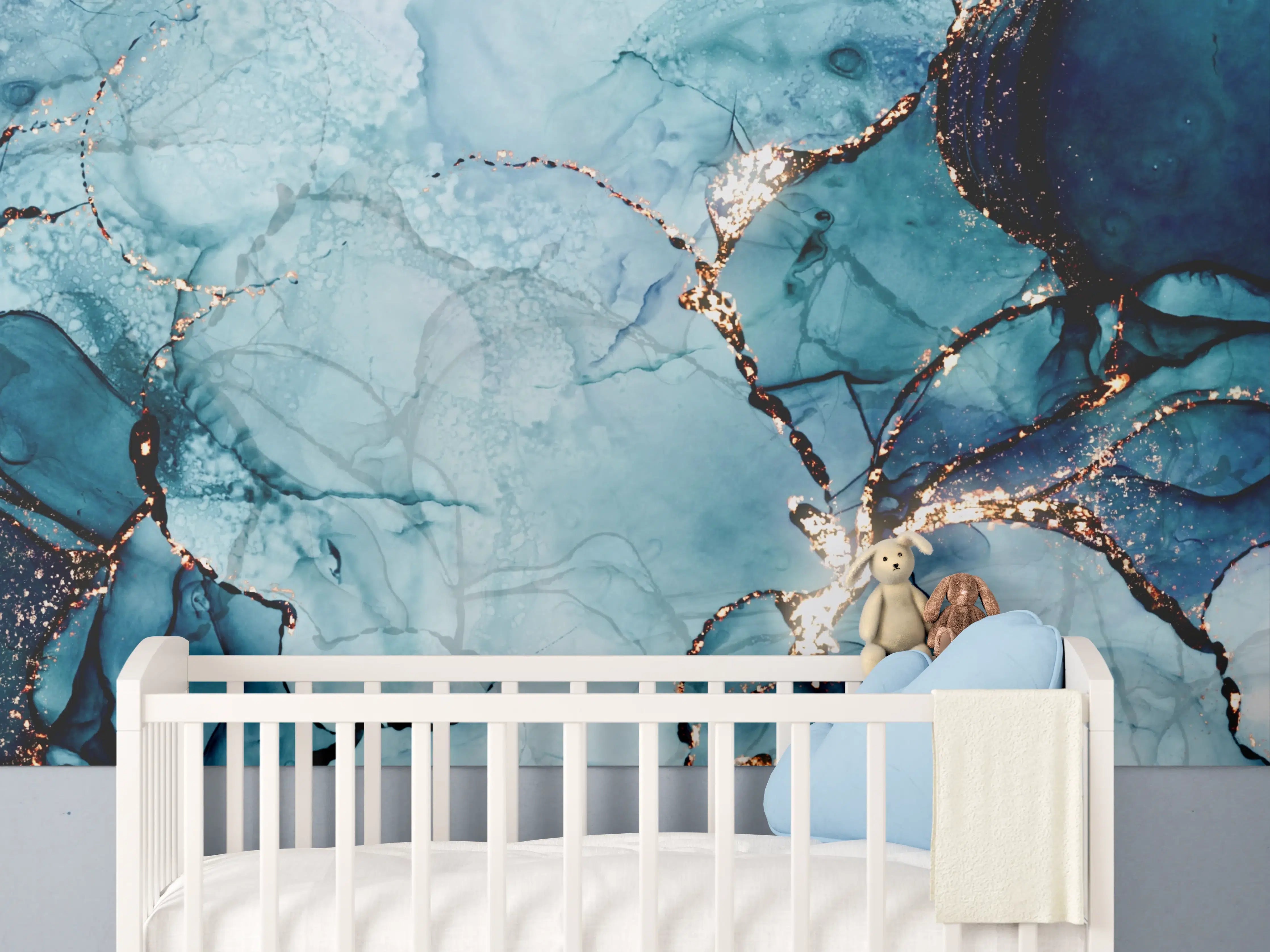 Babyzimmer Wandgestaltung - Blaue Marmor Musterung mit goldenen Akzenten
