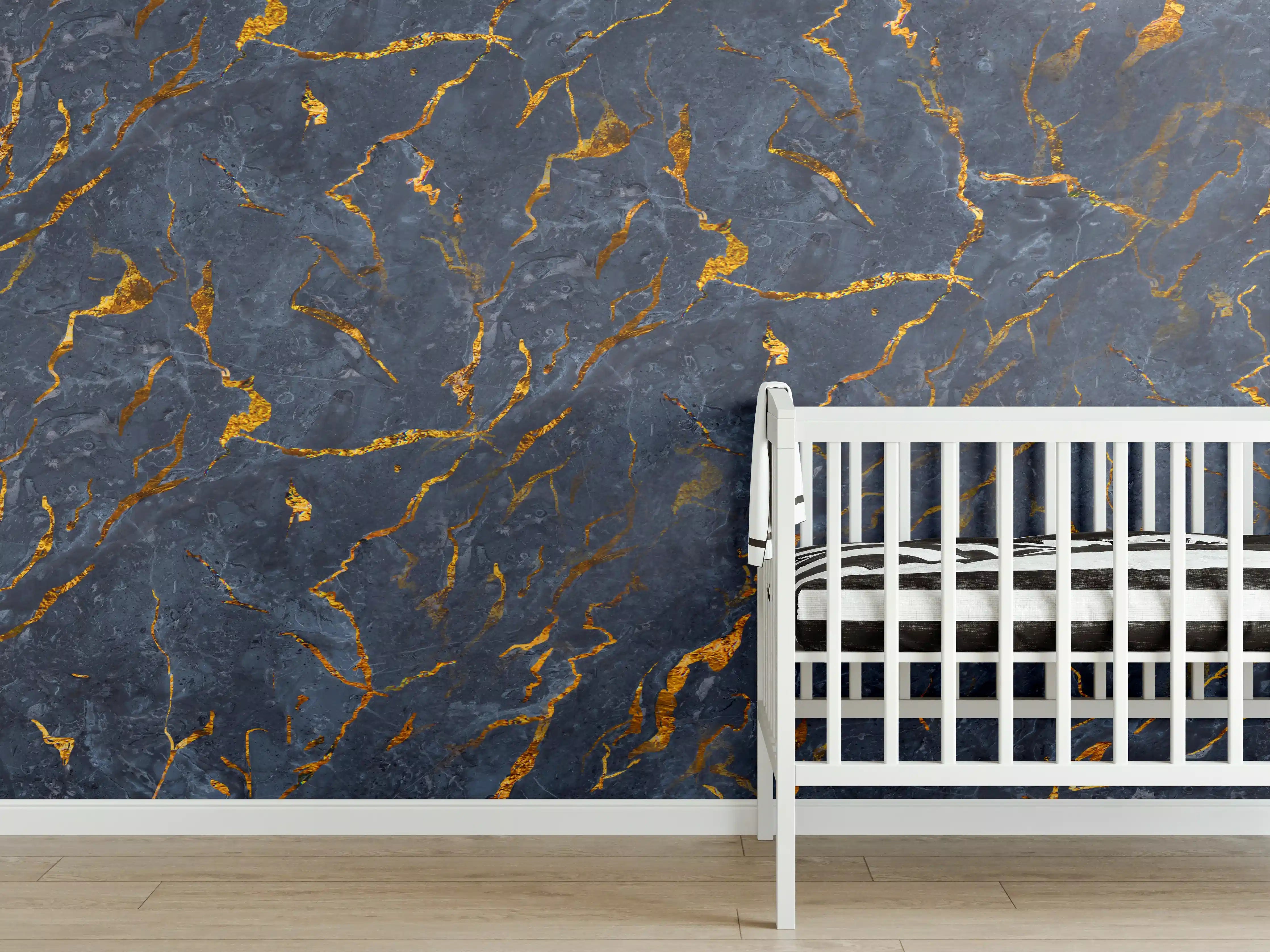 Babyzimmer Wandgestaltung - Blaue Marmorstruktur mit goldenen Akzenten