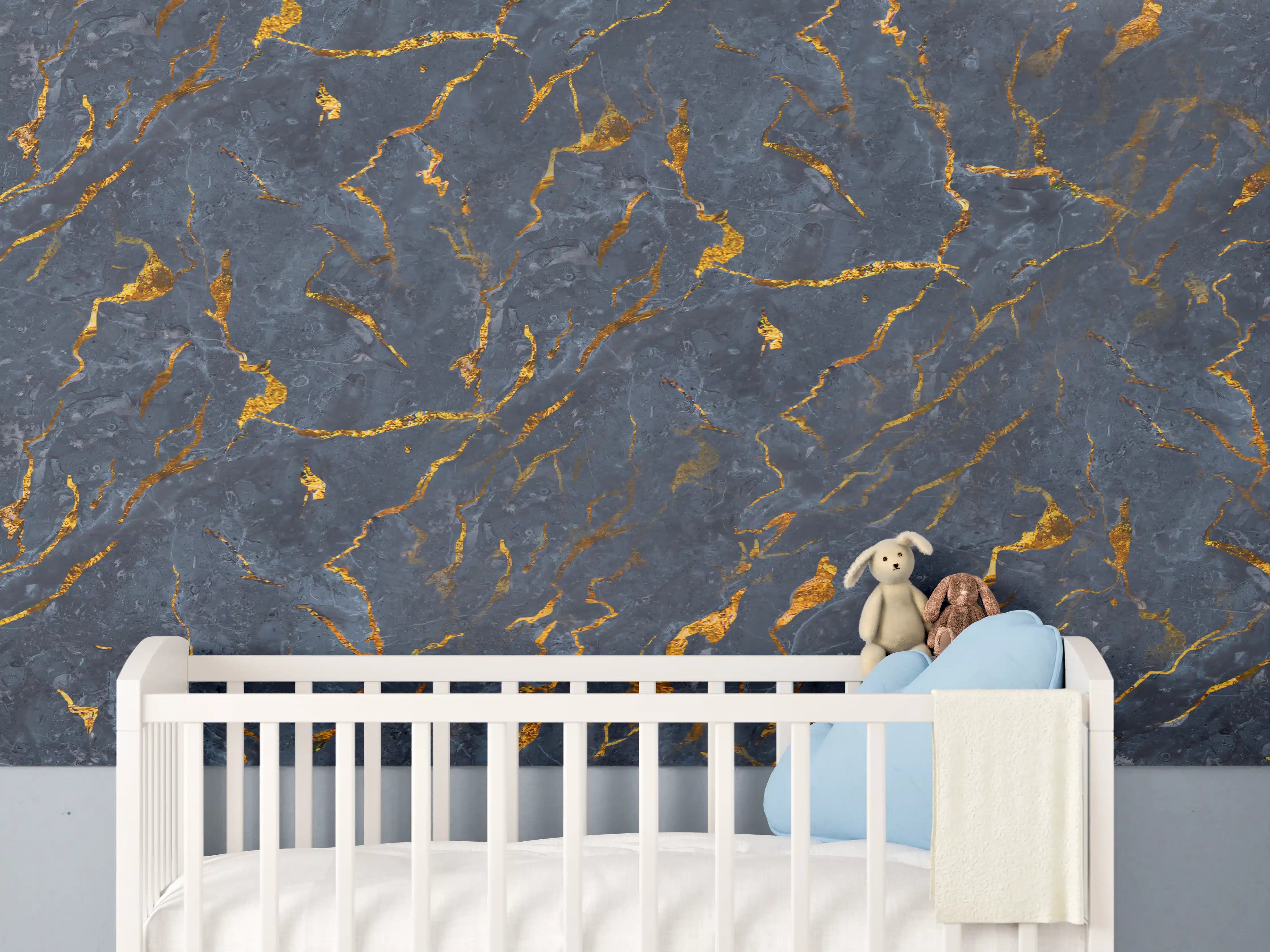 Babyzimmer Wandgestaltung - Blaue Marmorstruktur mit goldenen Akzenten
