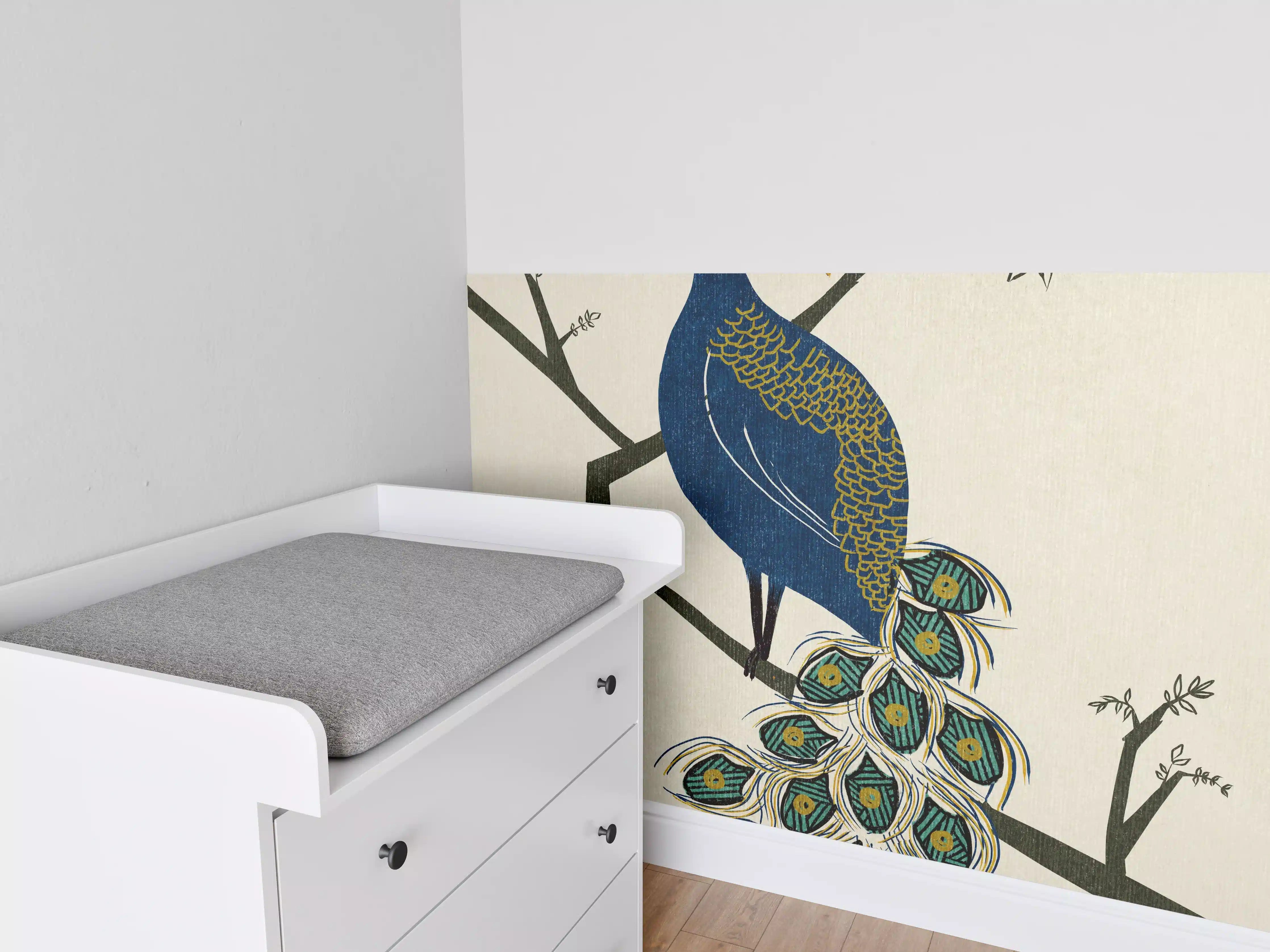 Babyzimmer Wandgestaltung - Blaue Pfauenfeder mit Sonnenorange