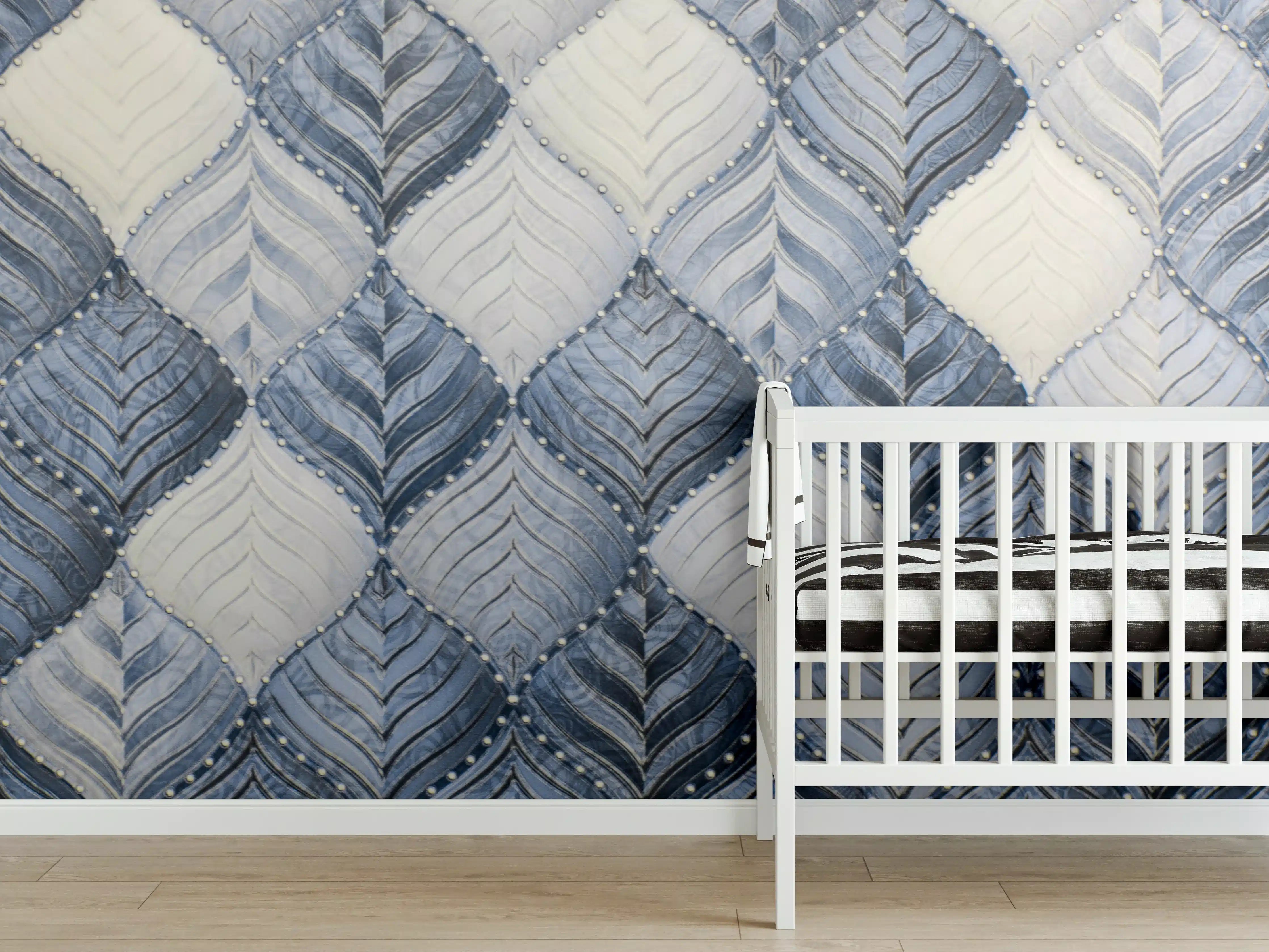 Babyzimmer Wandgestaltung - Blaue Quilt-Kissen mit Stickereien