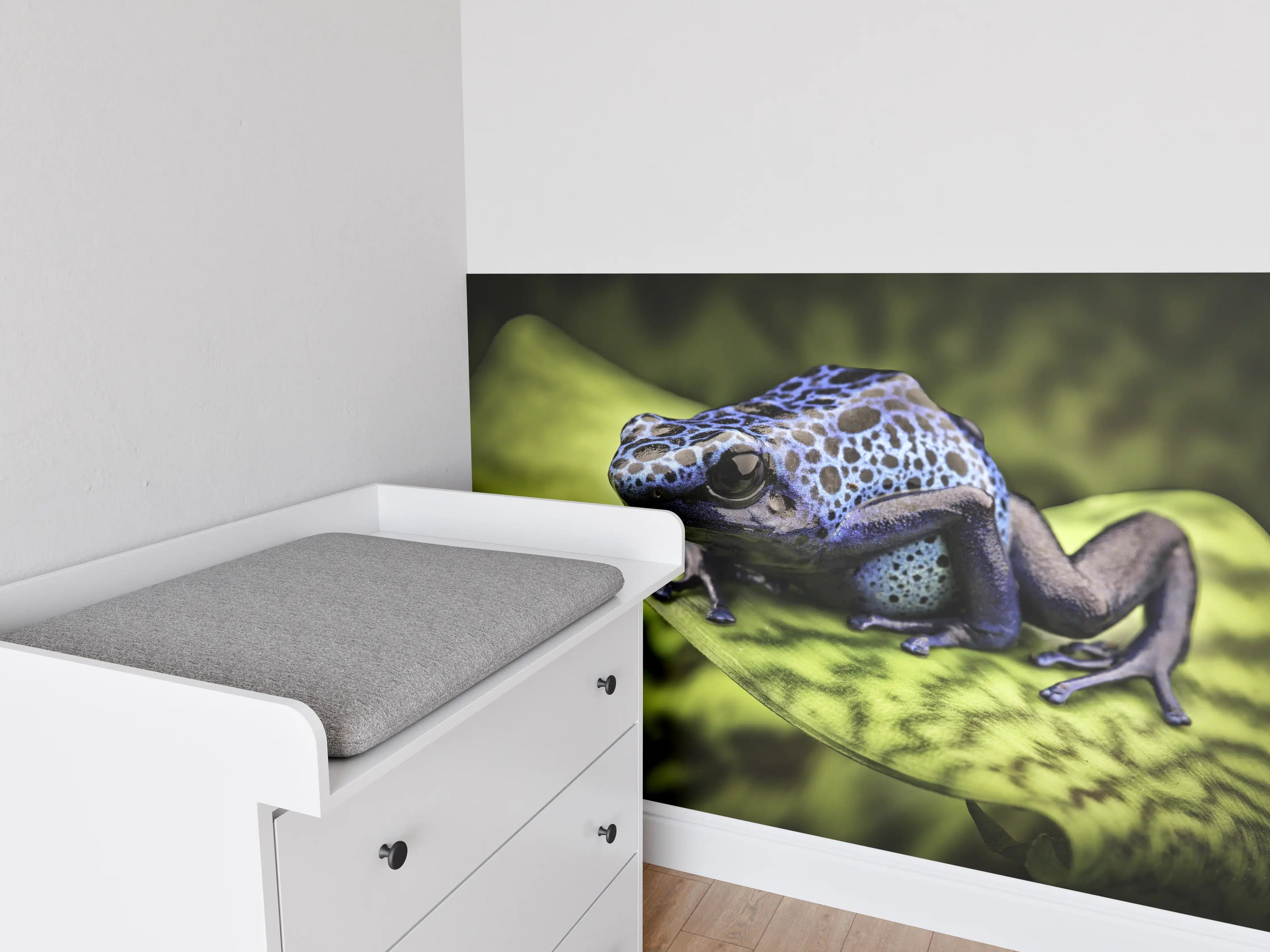 Babyzimmer Wandgestaltung - Blauer Pfeilgiftfrosch im Amazonas
