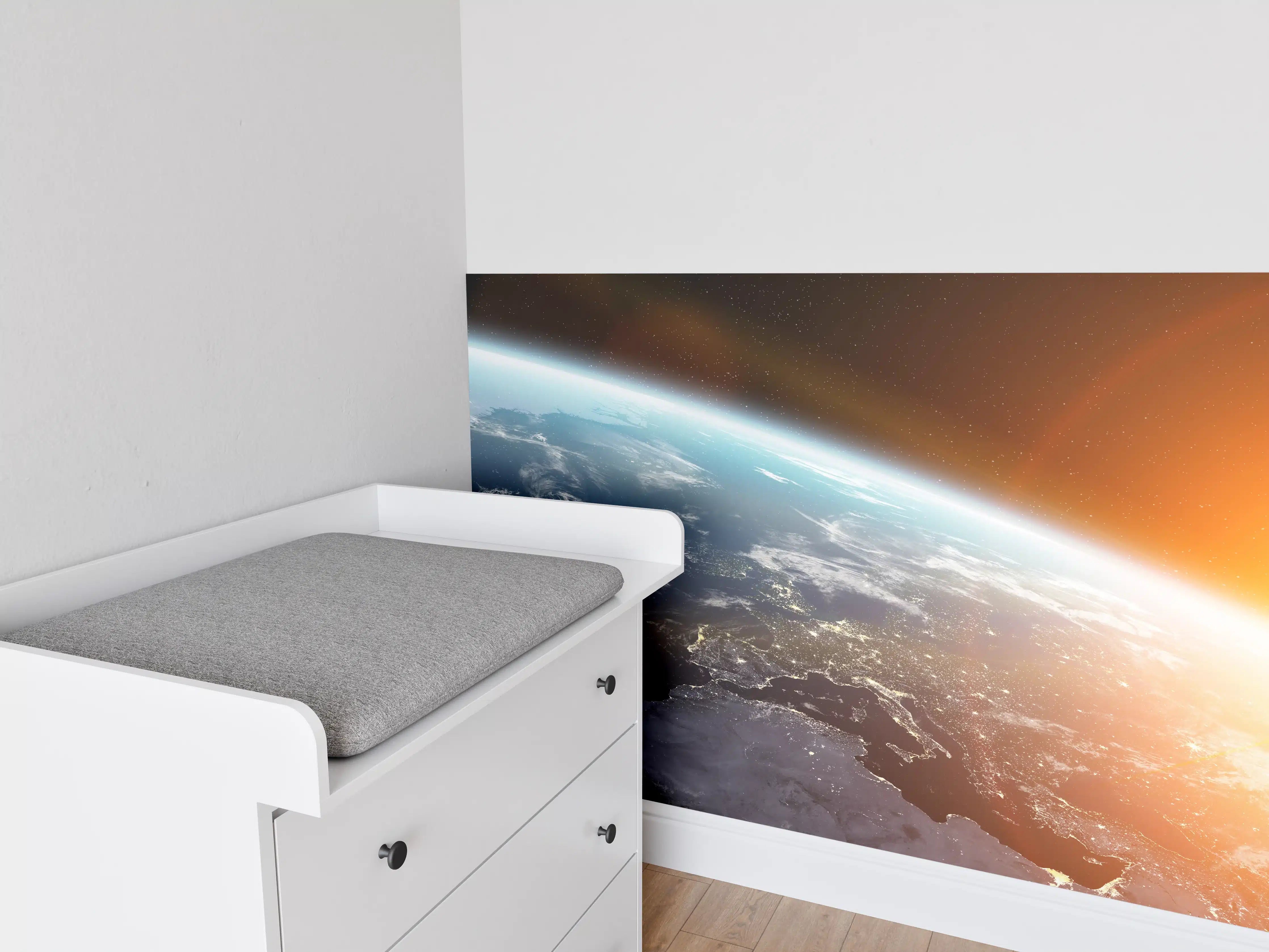 Babyzimmer Wandgestaltung - Blauer Planet mit Sonnenaufgang