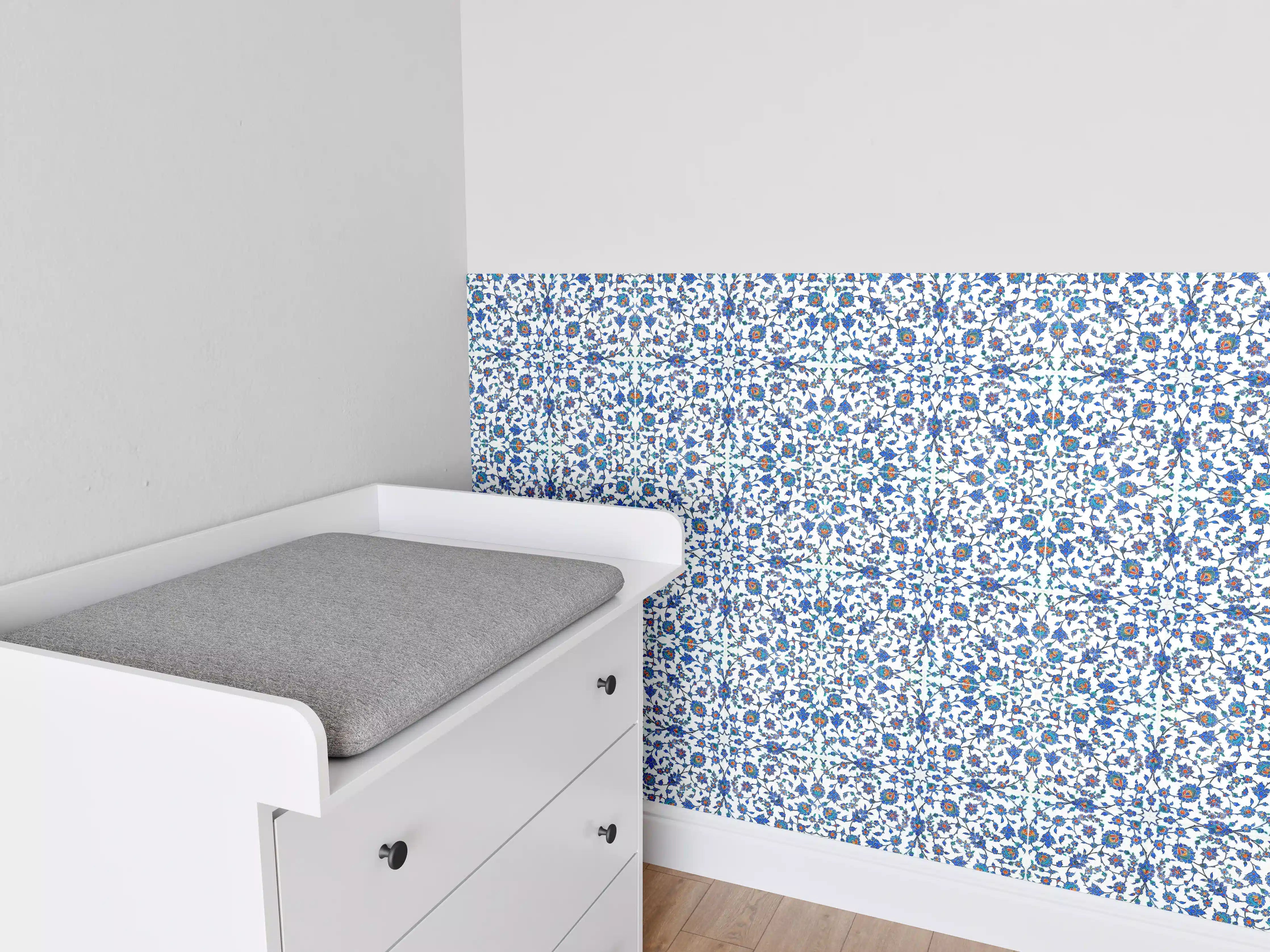Babyzimmer Wandgestaltung - Blaues Blumen-Mosaik-Muster