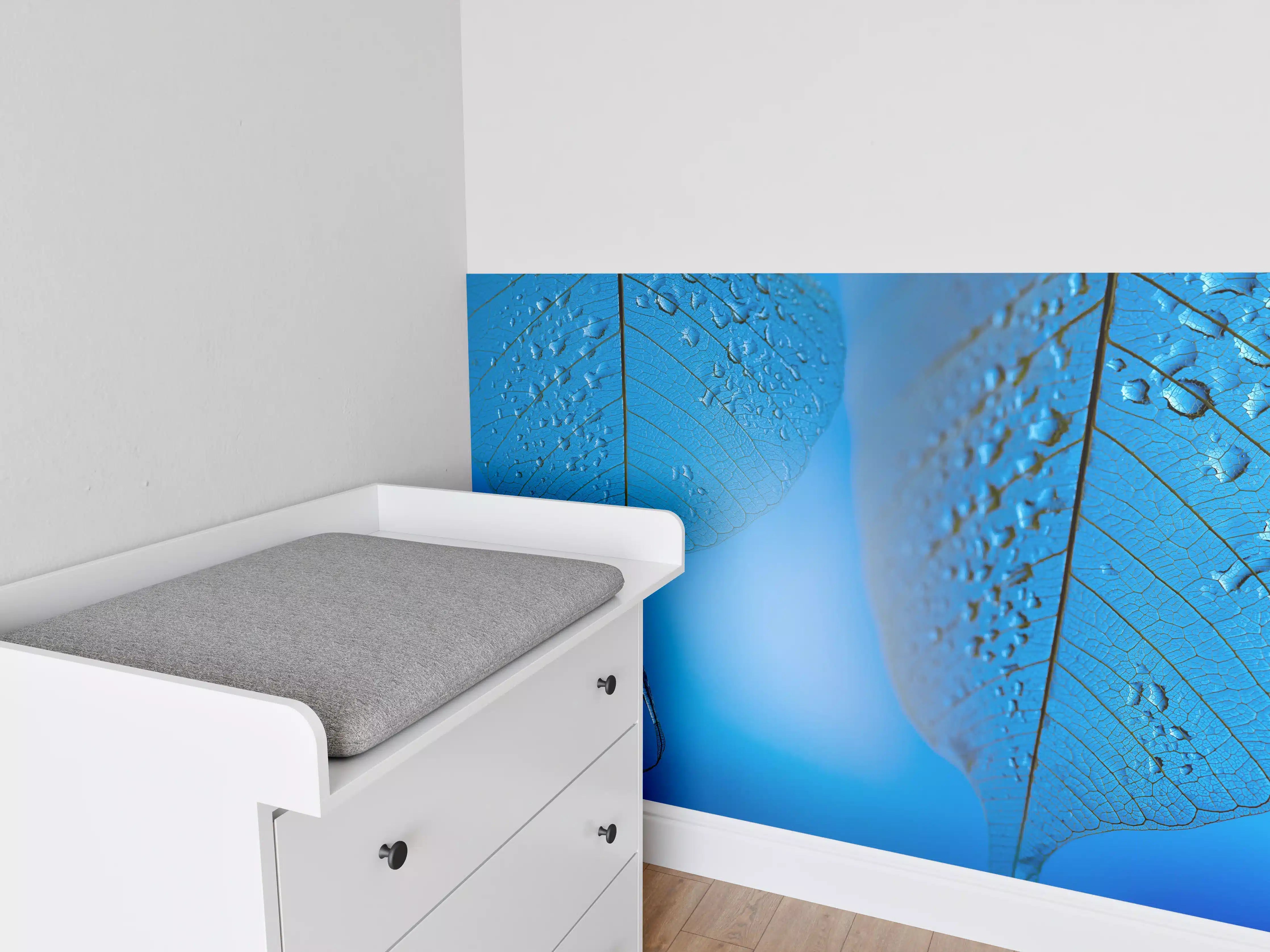 Babyzimmer Wandgestaltung - Blaues Tautropfen Blatt Makro