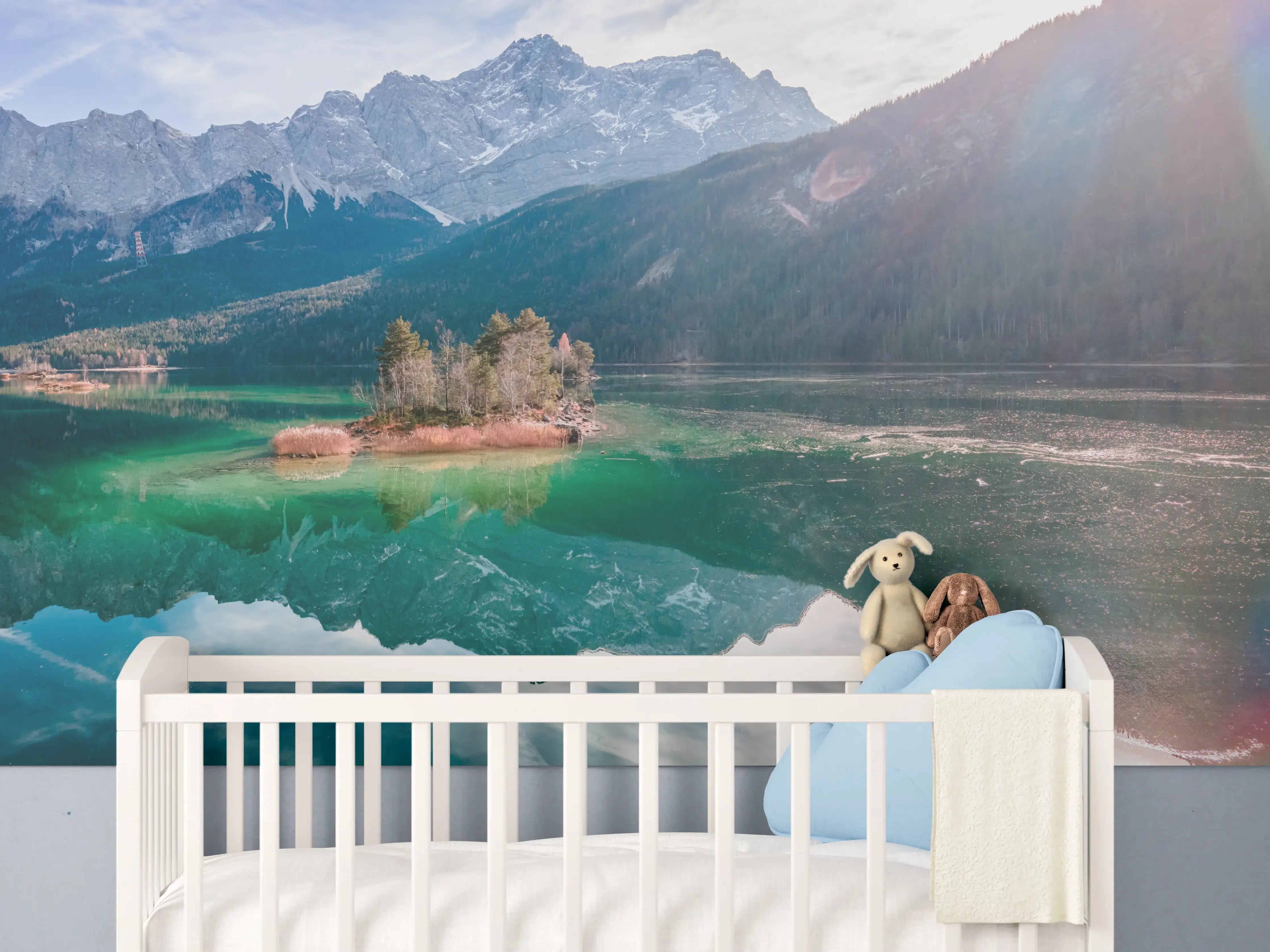 Babyzimmer Wandgestaltung - Blick auf den Eibsee mit der Zugspitze im Hintergrund