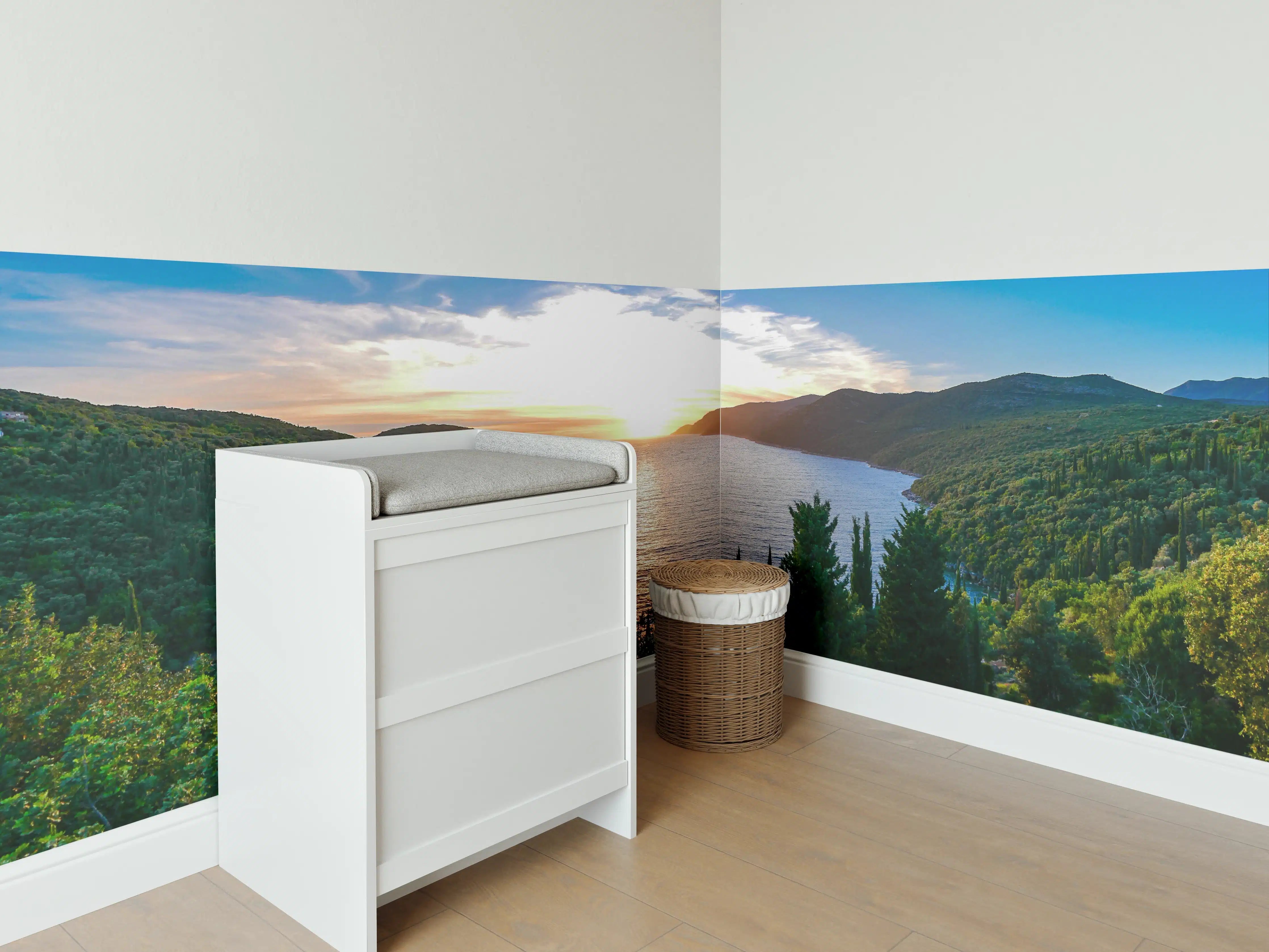 Babyzimmer Wandgestaltung - Blick auf einen See bei Sonnenuntergang inmitten grüner Hügel