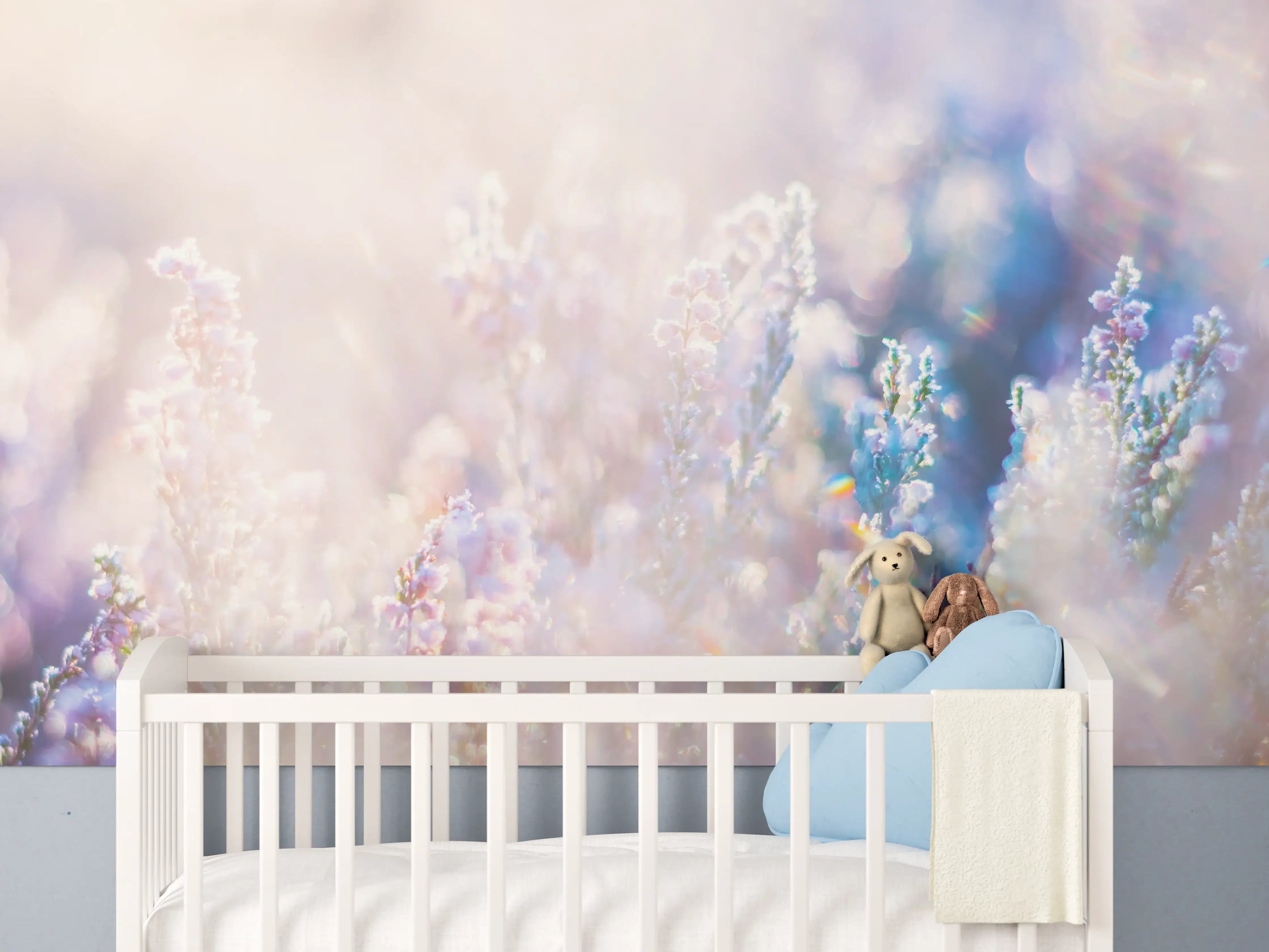 Babyzimmer Wandgestaltung - Blühende Lavendelwiesen in sanften Pastellfarben